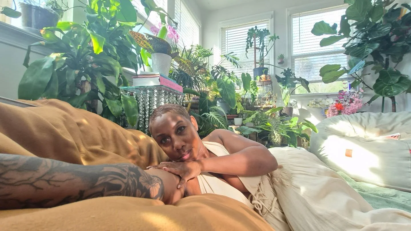 Today's plant things:

🌱 I spring cleaned and rearranged my sunroom 

🌍 Picked up plant clippings from a partner supplier to compost #sustainability 

📋 Drafted up a new corporate  greenspace maintenance contract

🪴 sent a few housecall invoices 