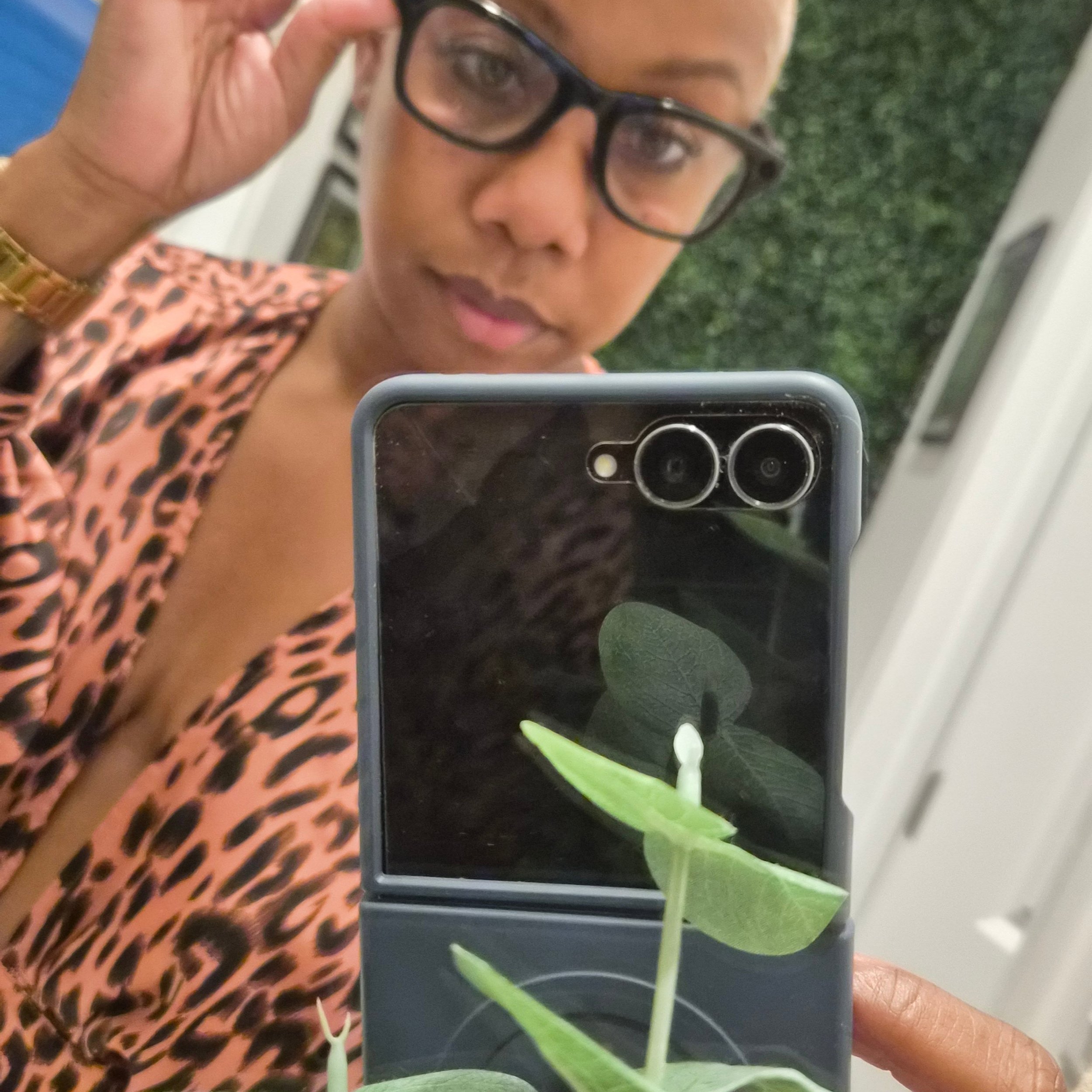 June Geminis, our time has arrived. Also, here are weekend pics of me doing plant things, per usual 🌱✨️♊️