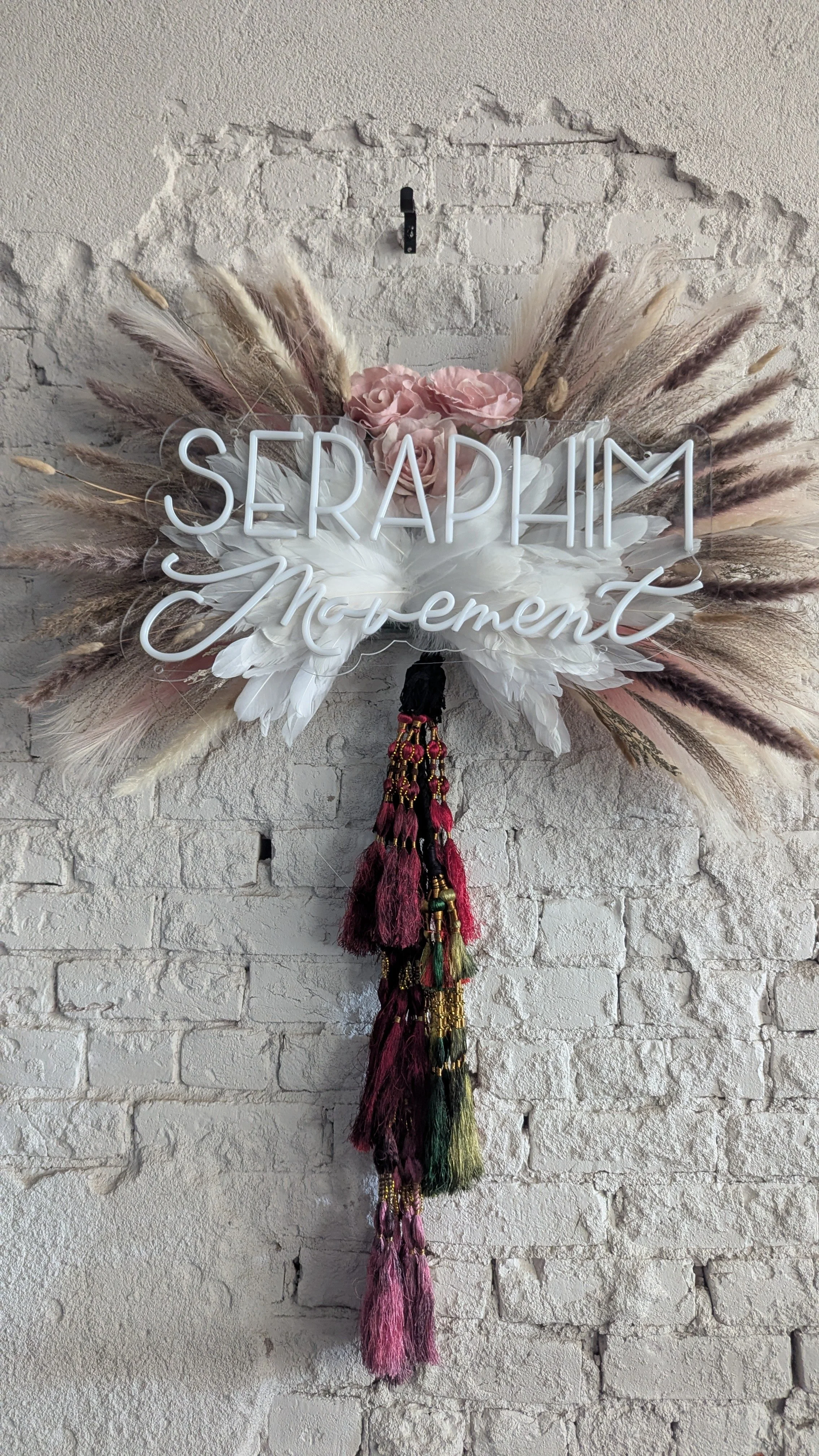 Seraphim neon unlit.jpg