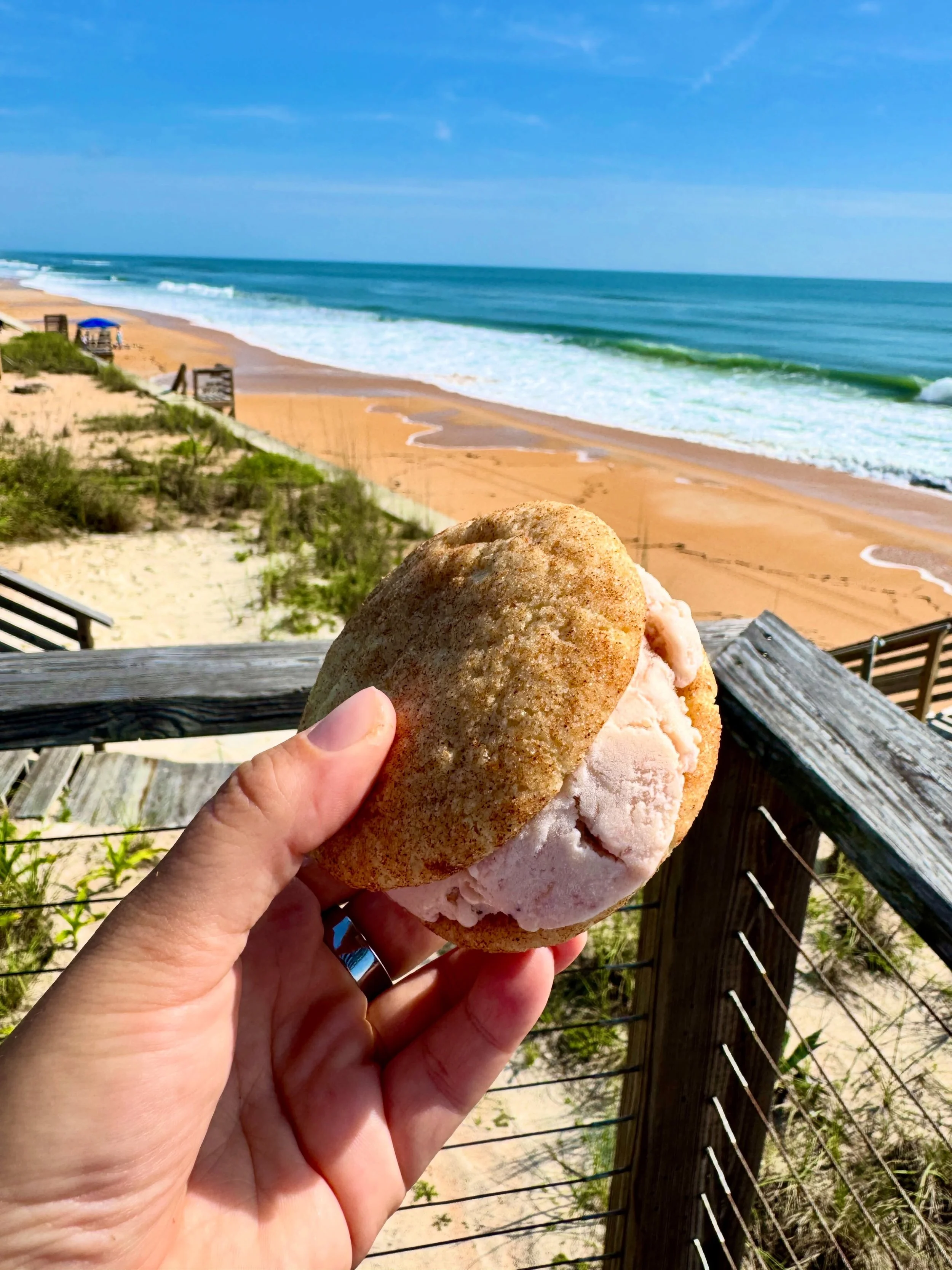 Our new summer ice cream sammie staple is the STRAWBERRY SNICKERDOODLE, featuring two beloved Belly&rsquo;s flavors. We&rsquo;ve sandwiched our scratch-made Strawberry Harvest ice cream between two of our Cinnamon Snickerdoodle cookies. 🍓 💛

Availa