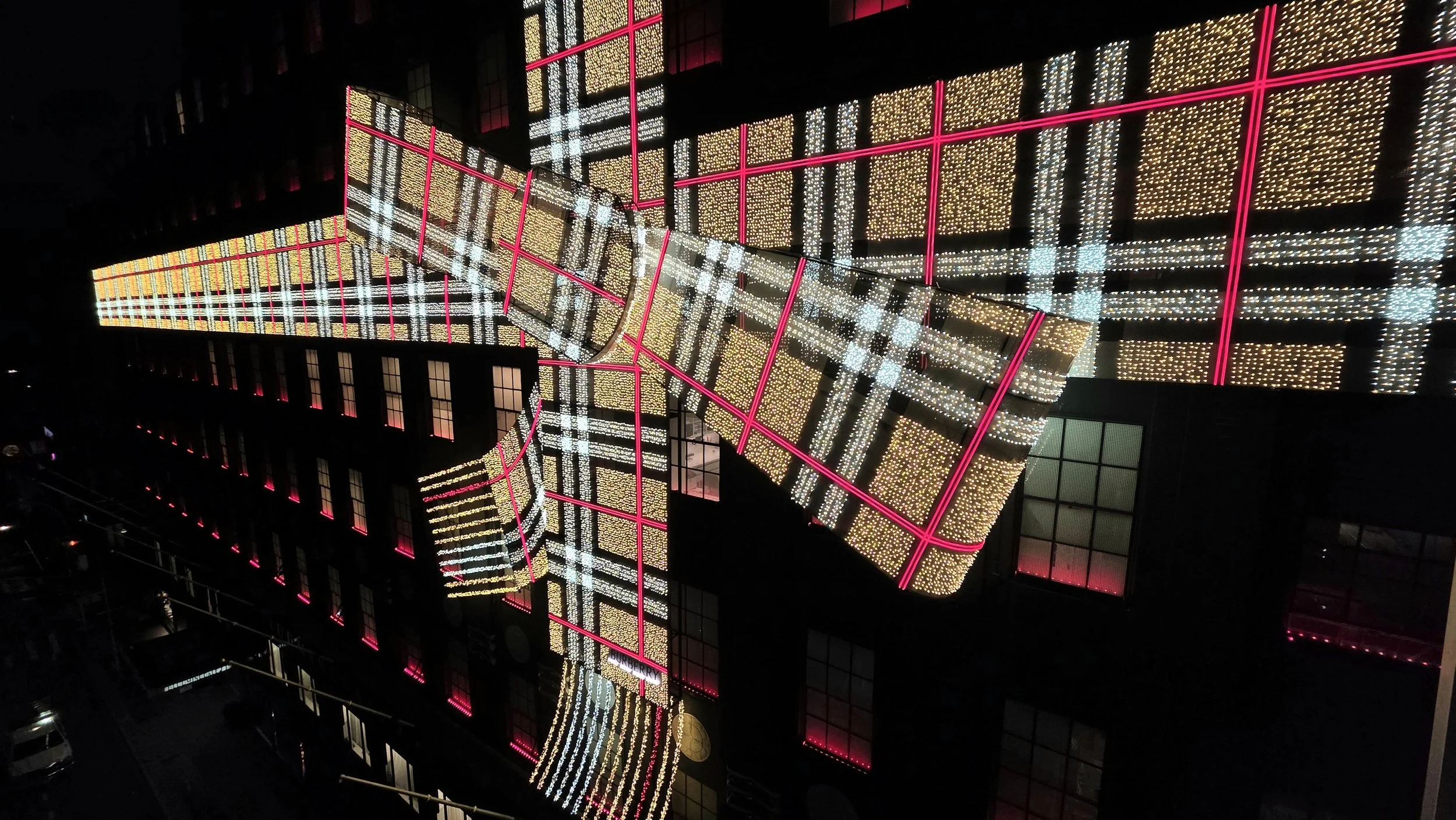 Bloomingdale's x Burberry