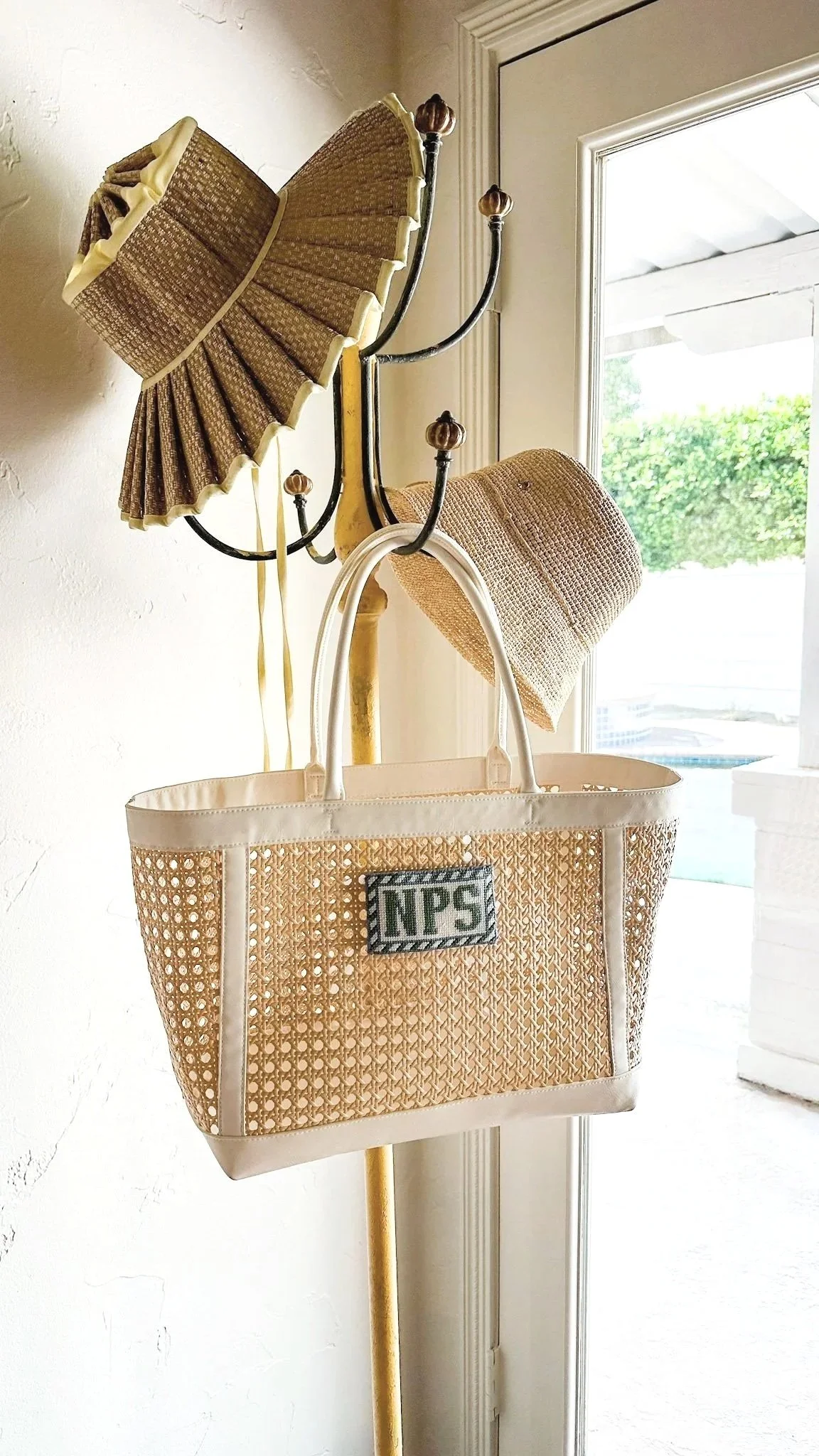 needlepoint-monogram-rattan-bag-01.jpg