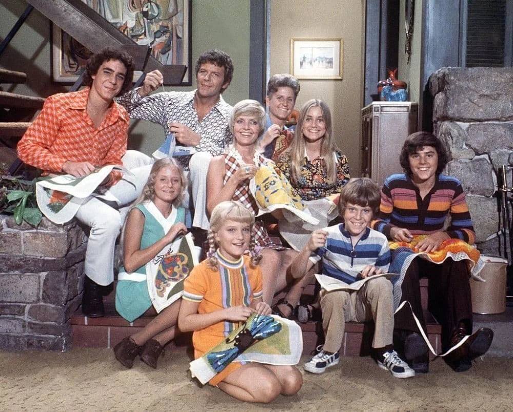 The Most Famous Stitch Club on Television Was an Entire Sitcom Cast