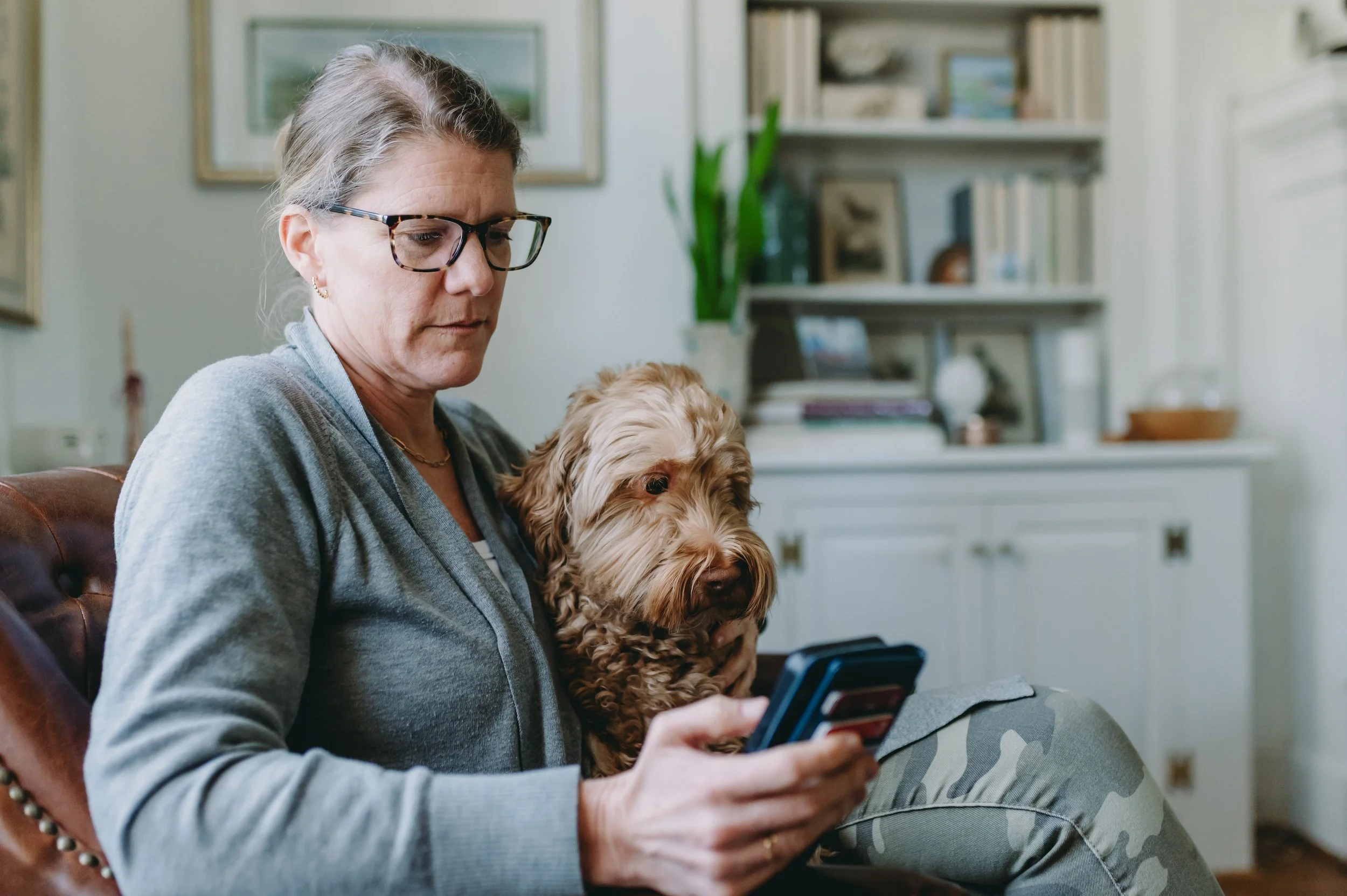 scrolling phone with dog