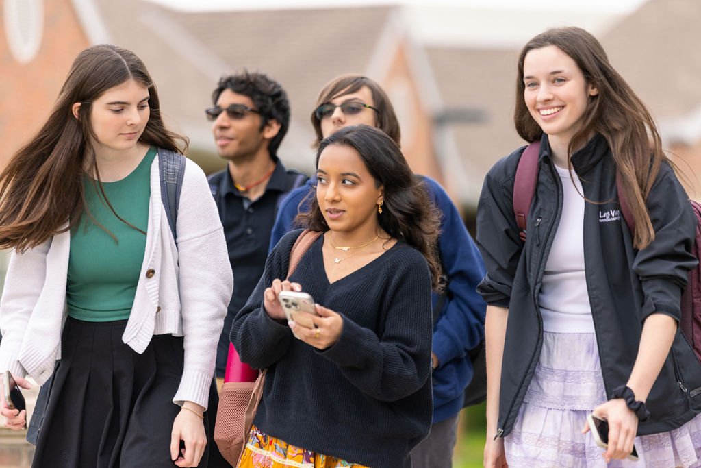 Upper Division Casady Students Walking Through Campus.