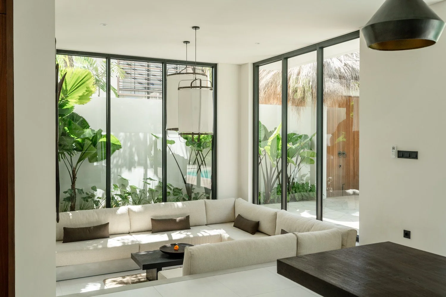 livingroom 1_5.jpg