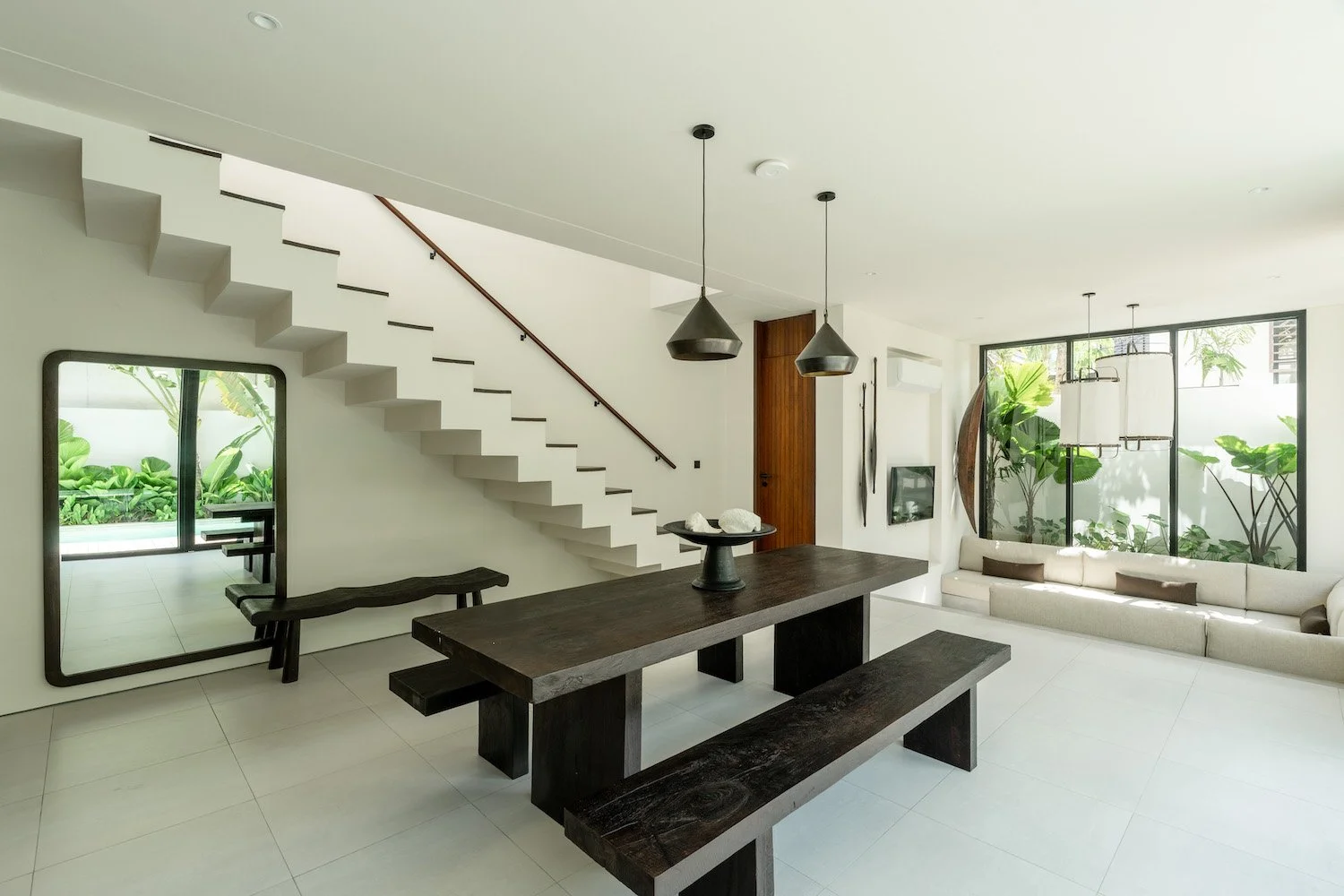 Livingroom 1_3.jpg