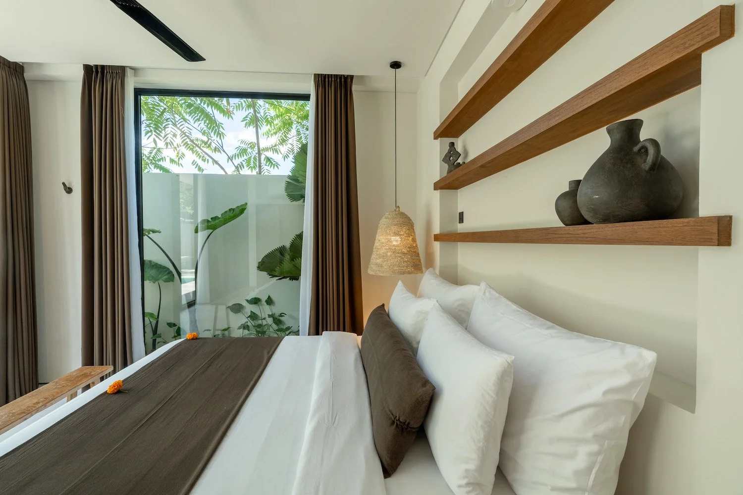 bedroom 1_4.jpg