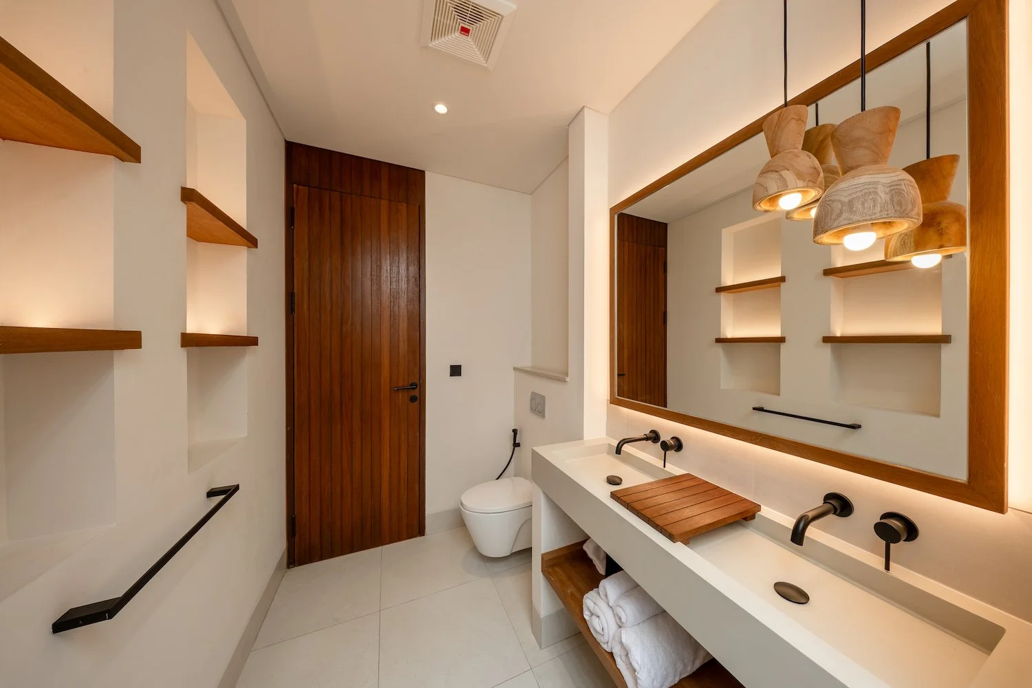bathroom 2.jpg