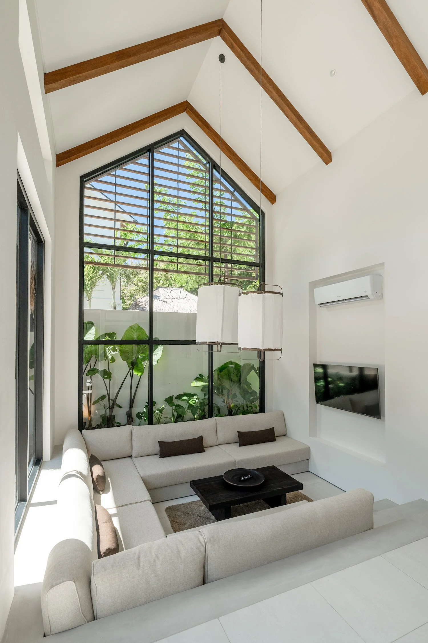 2 livingroom 1.jpg