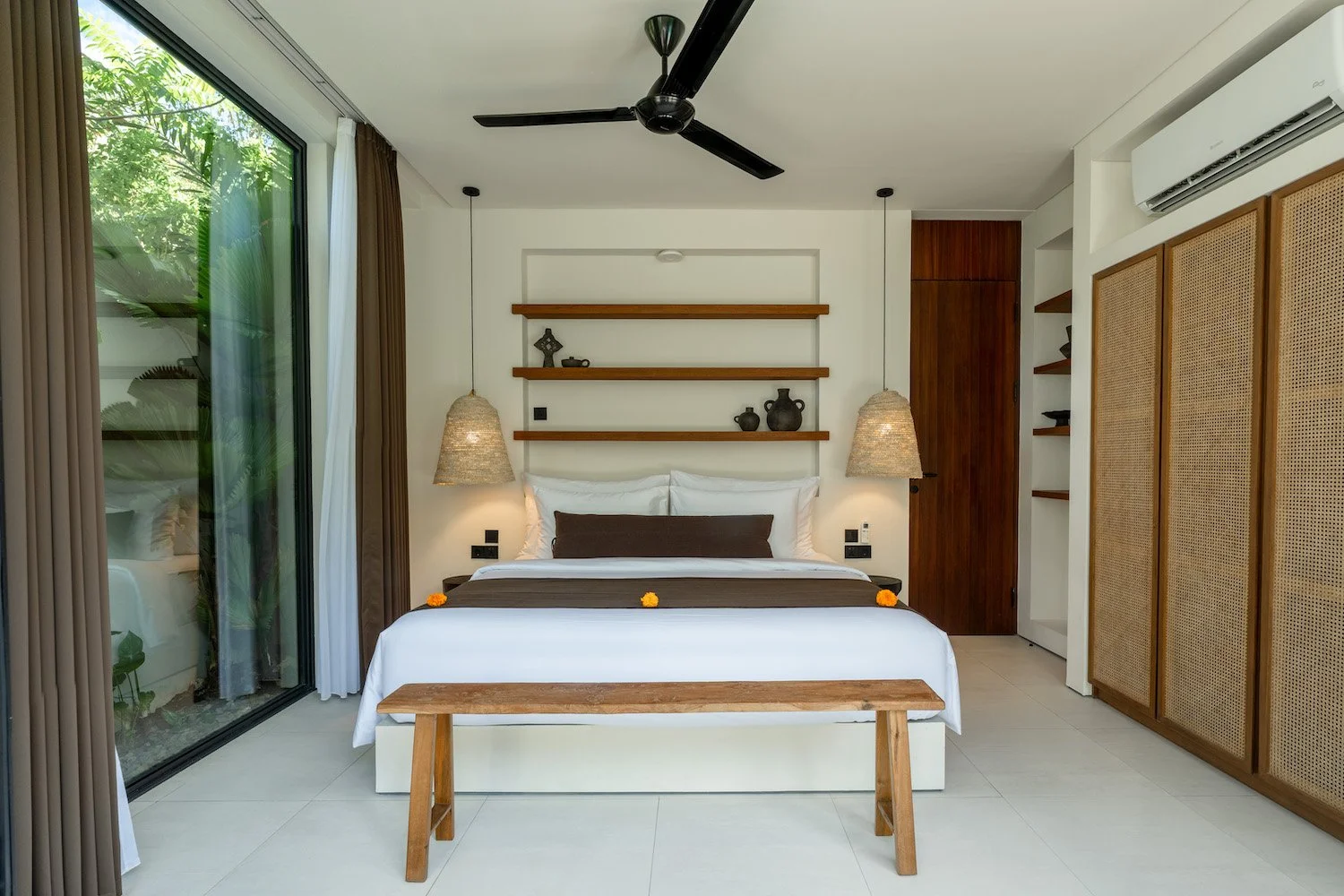 bedroom 1_2.jpg