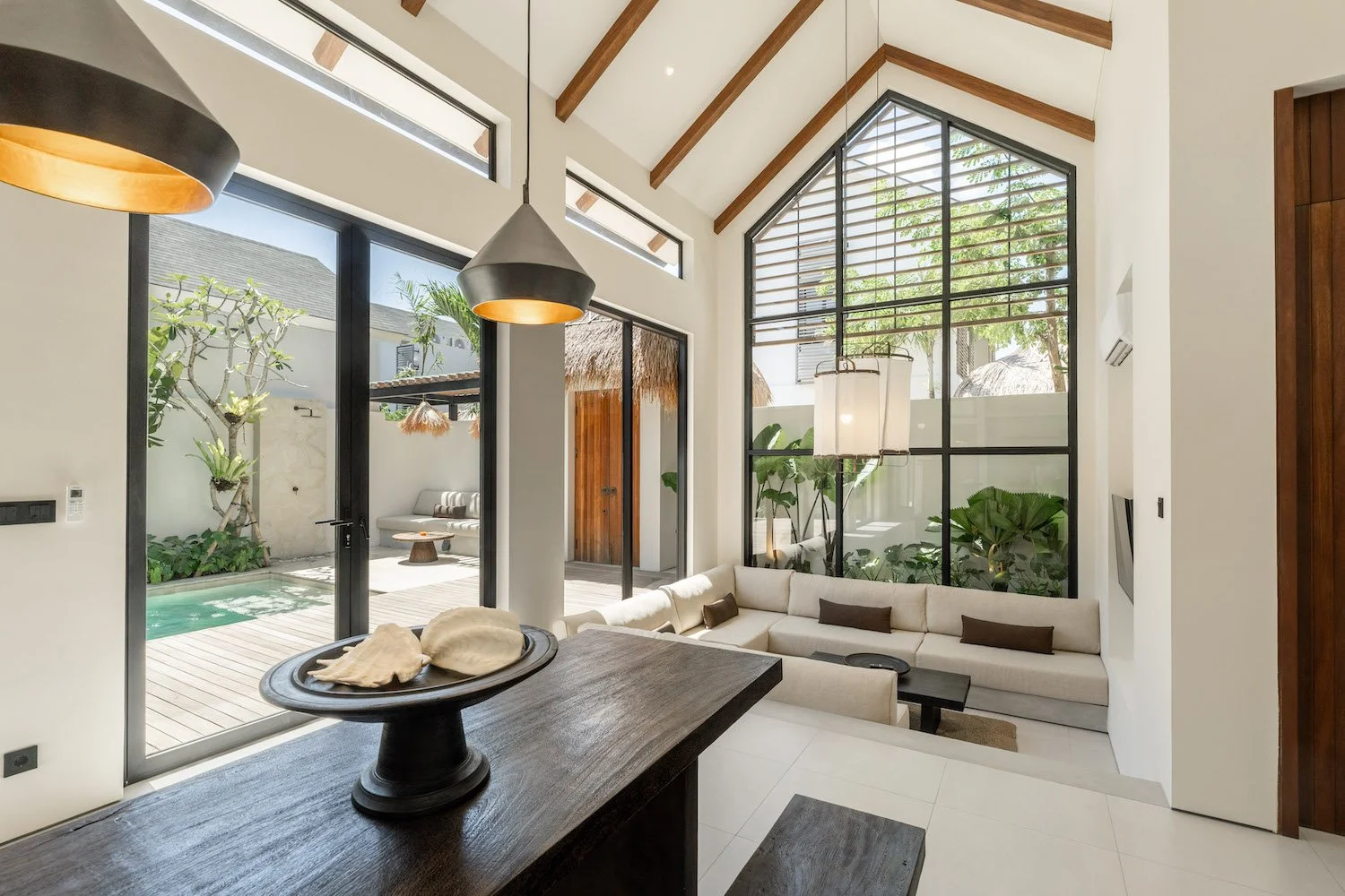 2 livingroom 2.jpg
