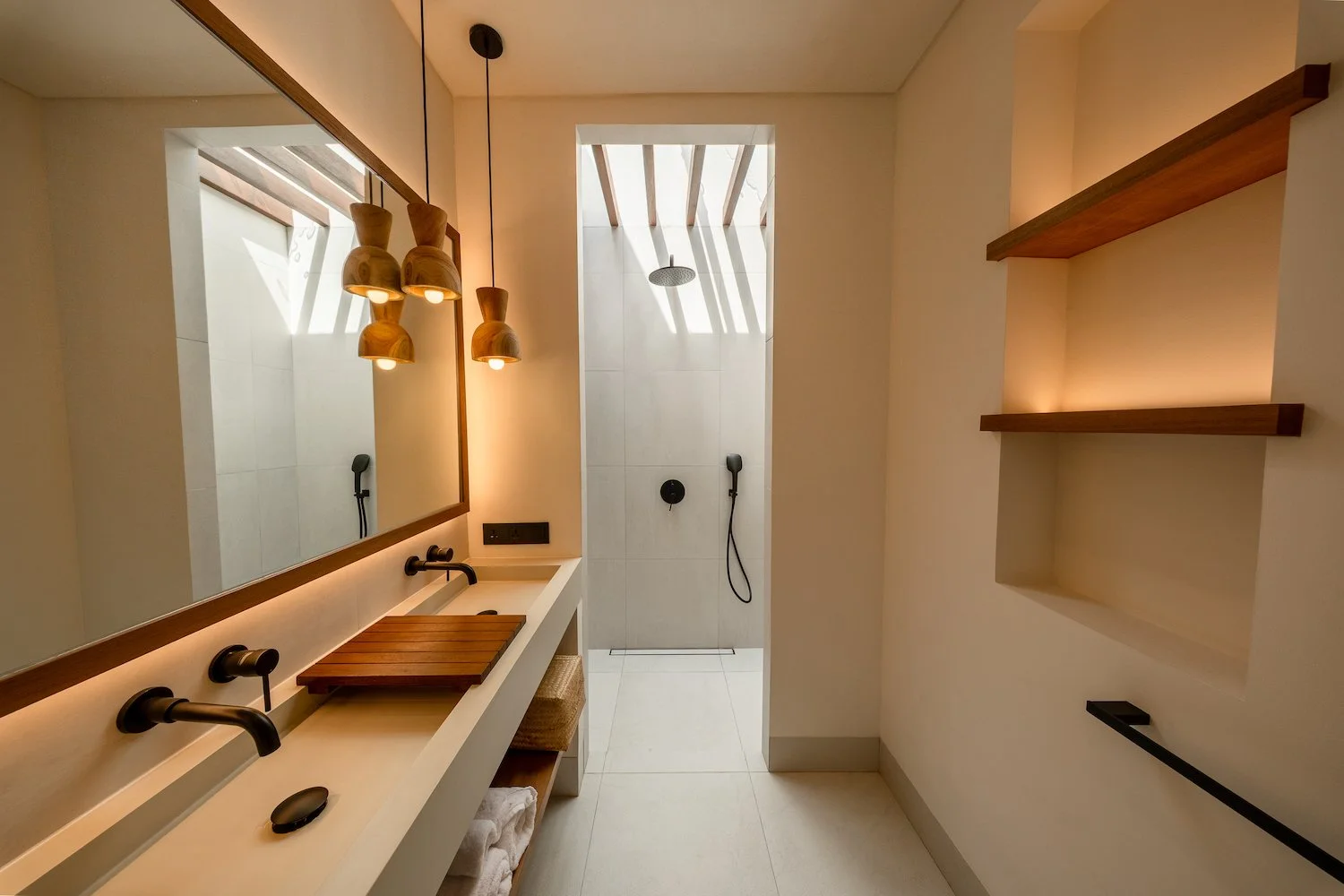 bathroom 1.jpg