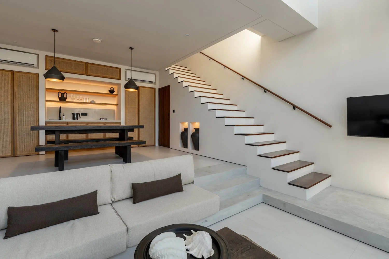 1 livingroom 3.jpg