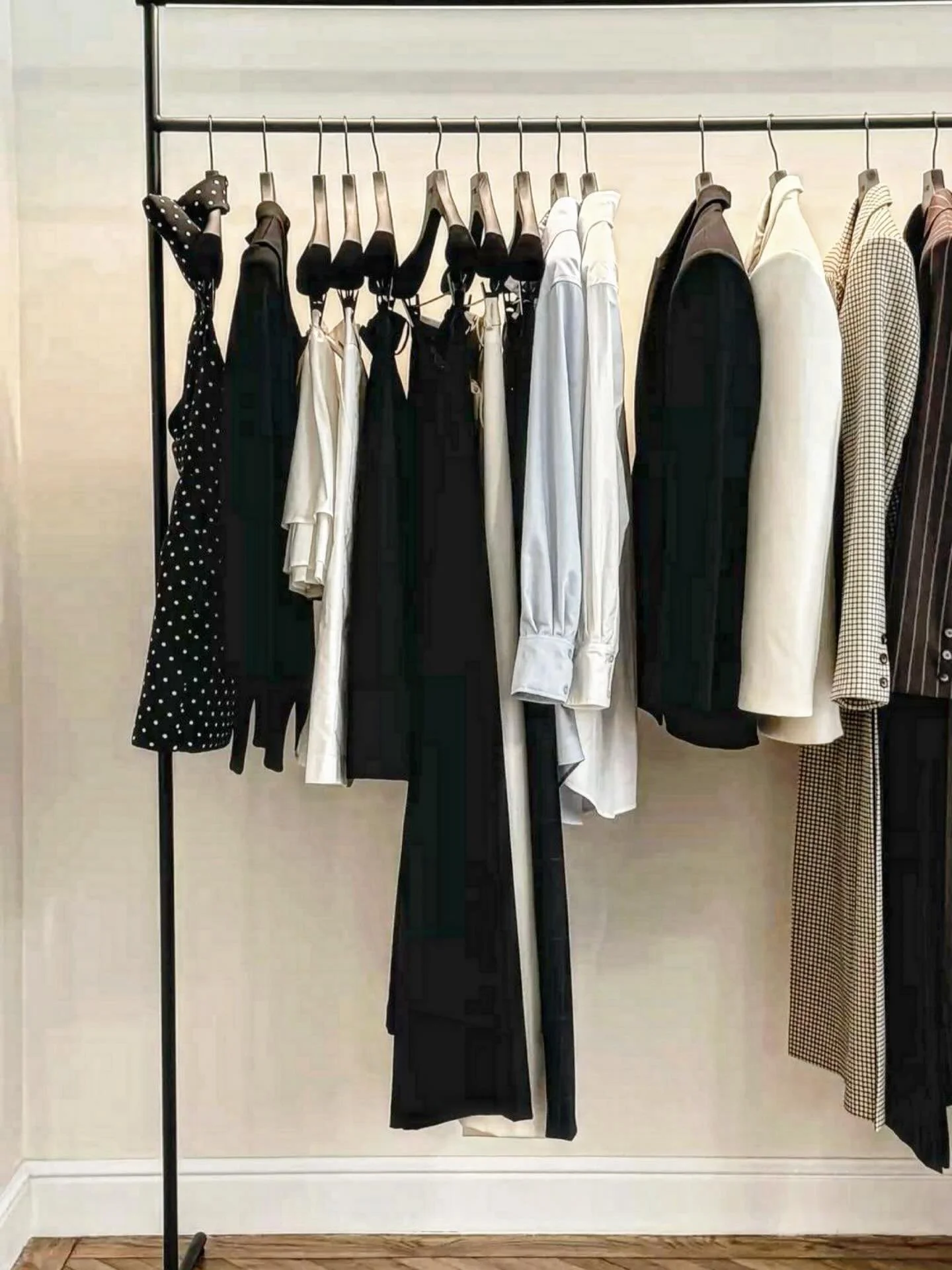 Holiday outfit shopping can feel overwhelming, especially when it&rsquo;s last minute like it is for me right now. Too many options, too little time, and suddenly nothing feels quite right.

I always remind my clients (and myself) that you don&rsquo;