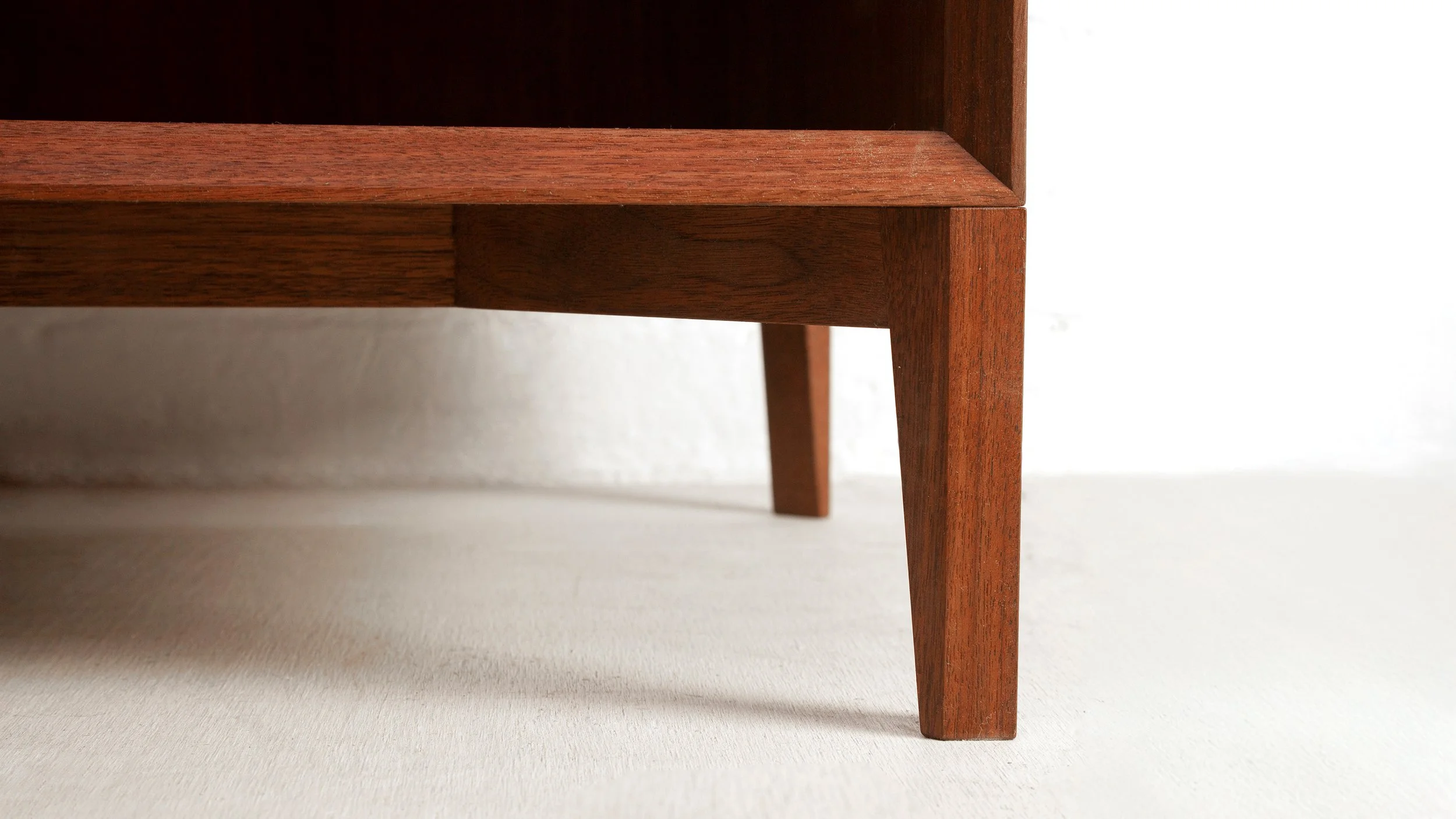 Reed-Hansuld_End-Table-No-4_5_16X9.jpg