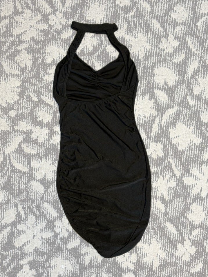 ホルターネックドレス（ブラック）