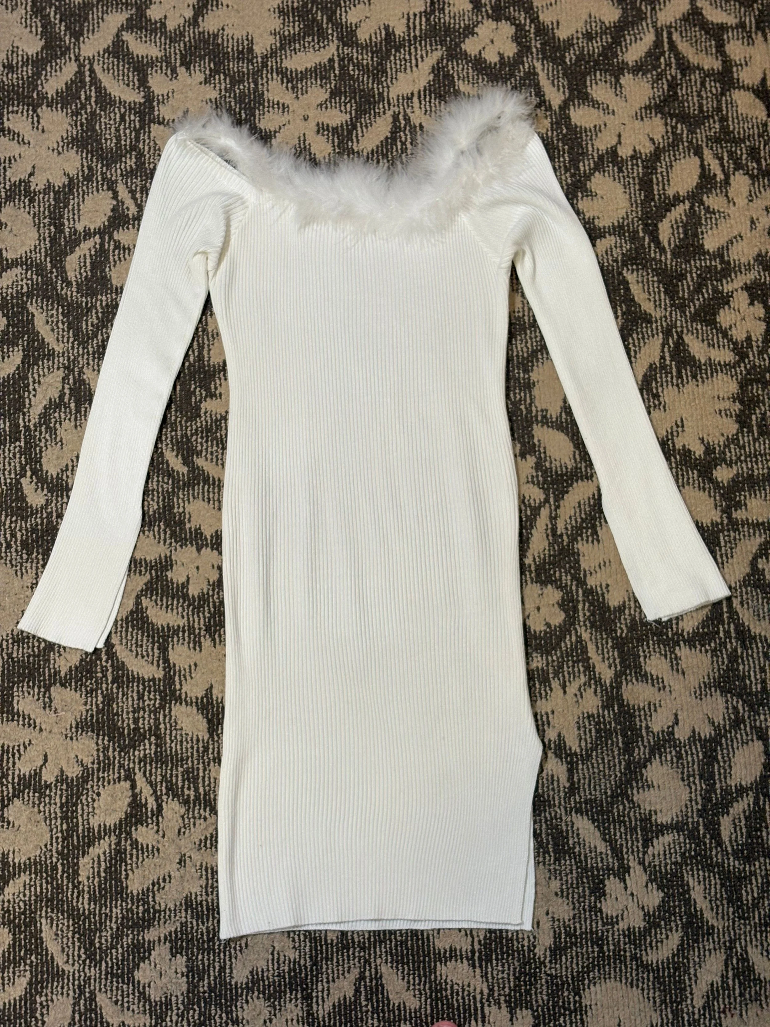 ファー付ワンピース（ホワイト）