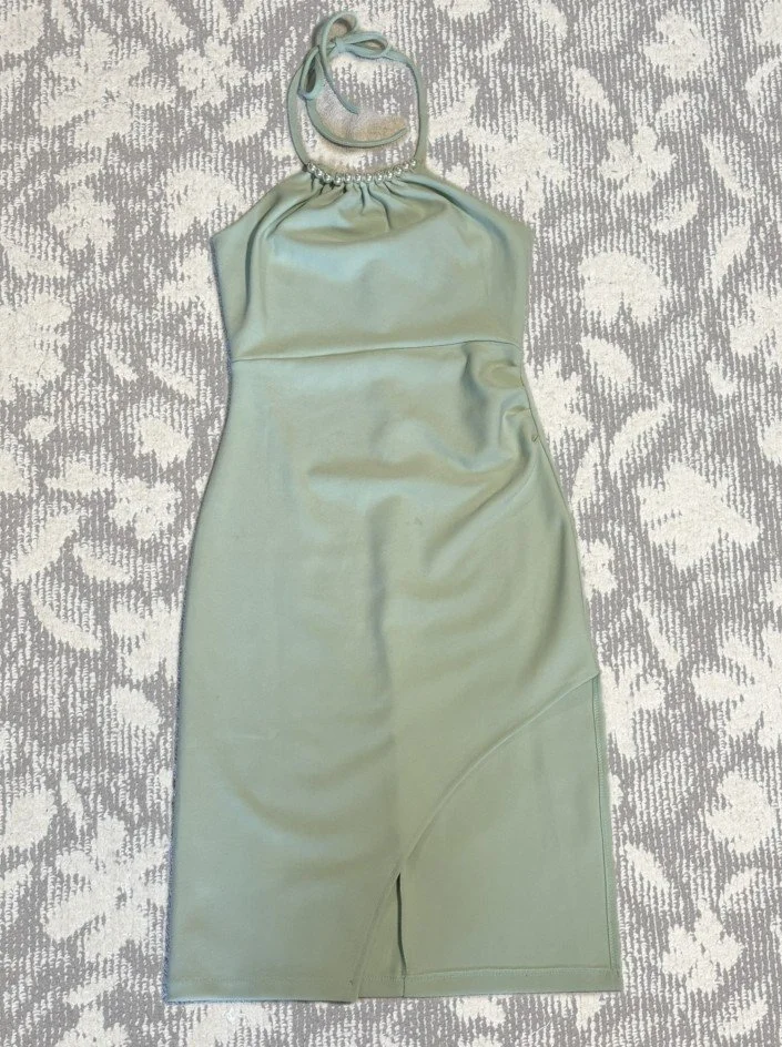 ホルターネックドレス（ライトグリーン）