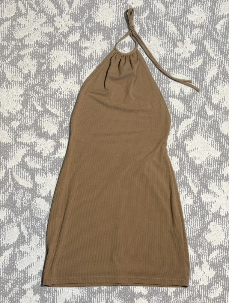 ホルターネックニットワンピース