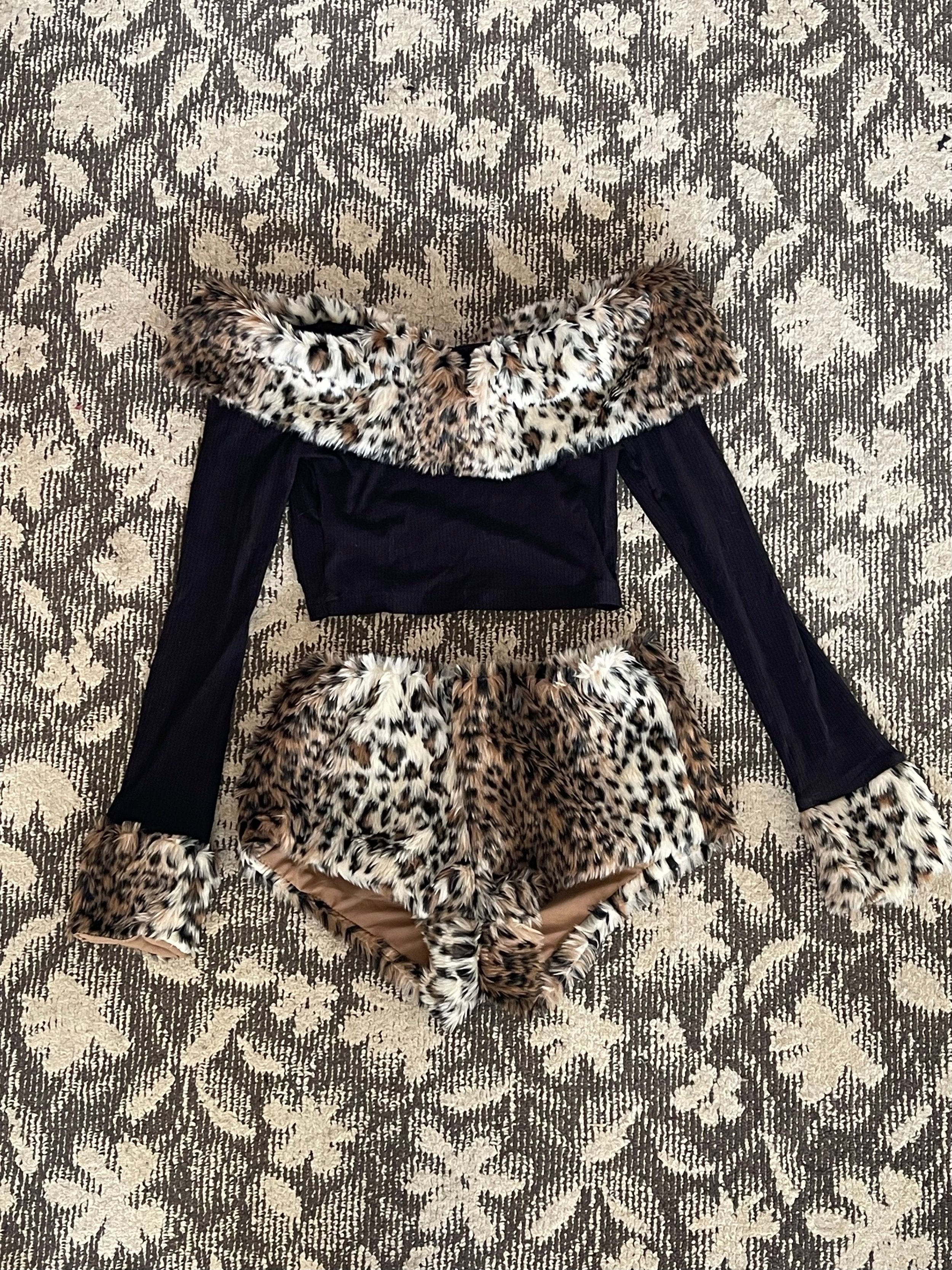 オフショルダー、豹柄ファートップス袖口豹柄ショートパンツ