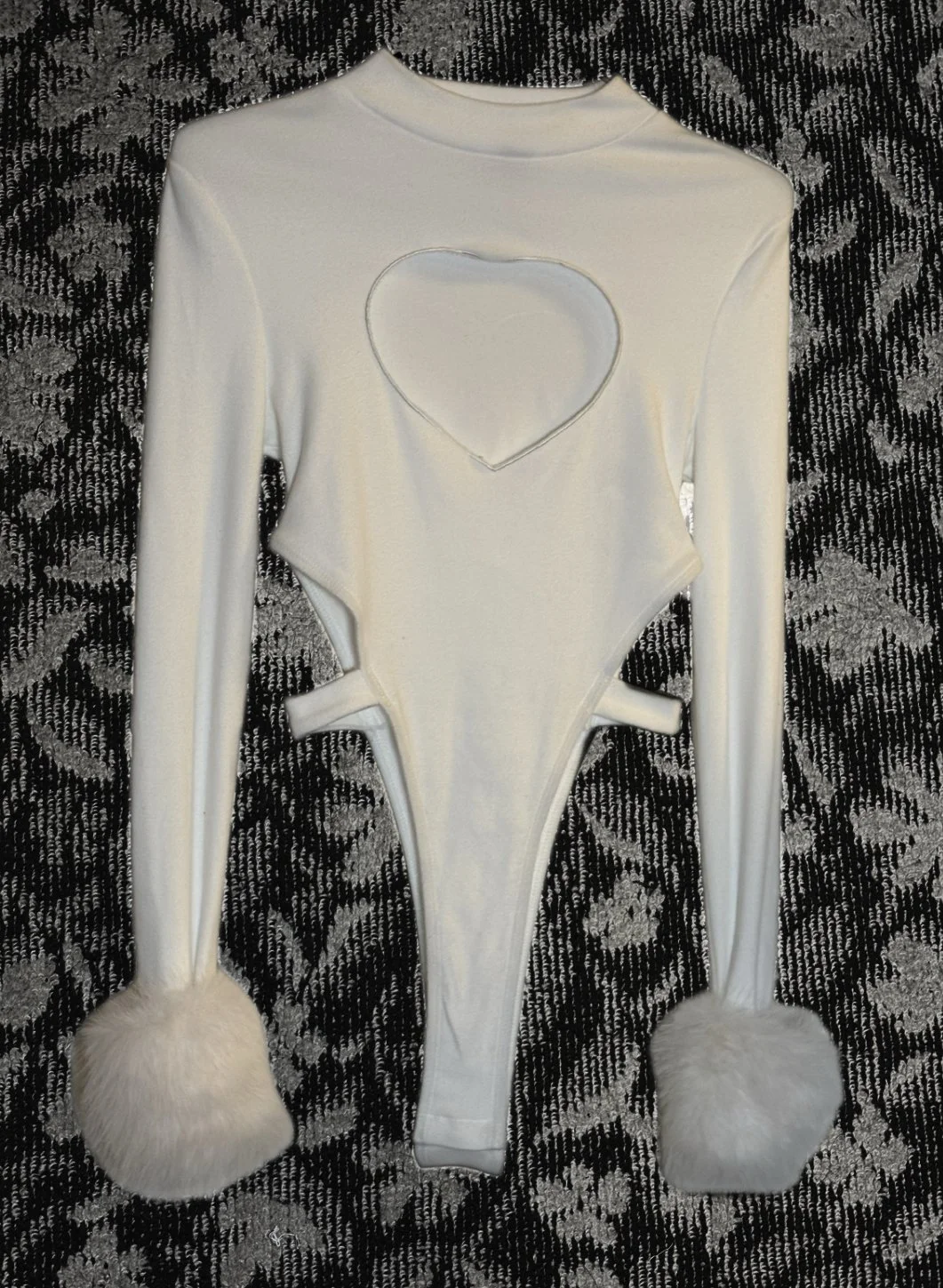 ファー付ハートカットボディスーツ