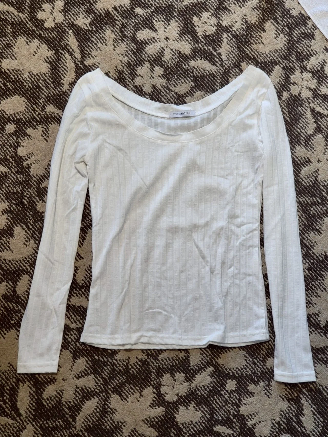 Ⅴネックカットソー