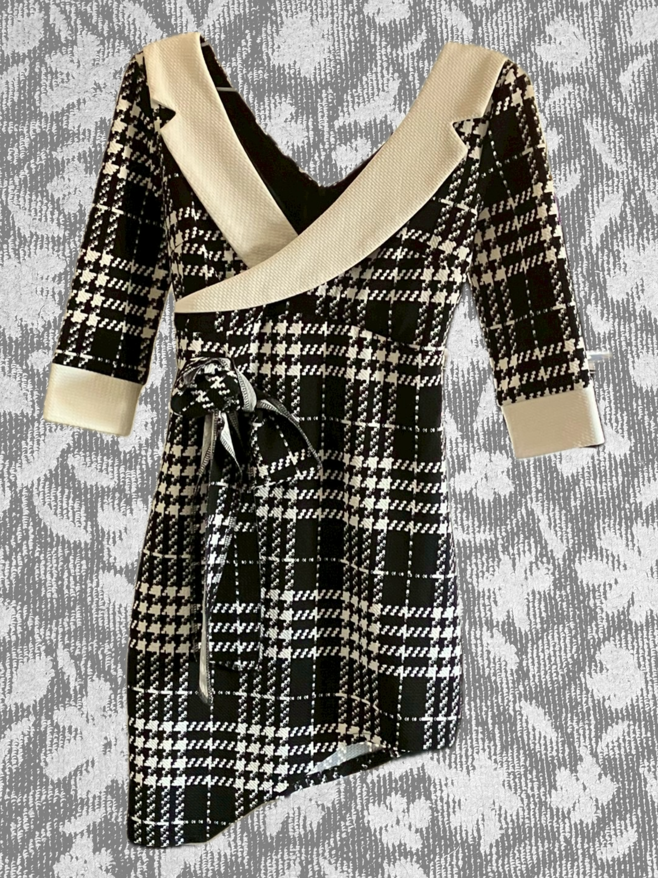 Vネックチェック柄アシメトリーミニワンピース
