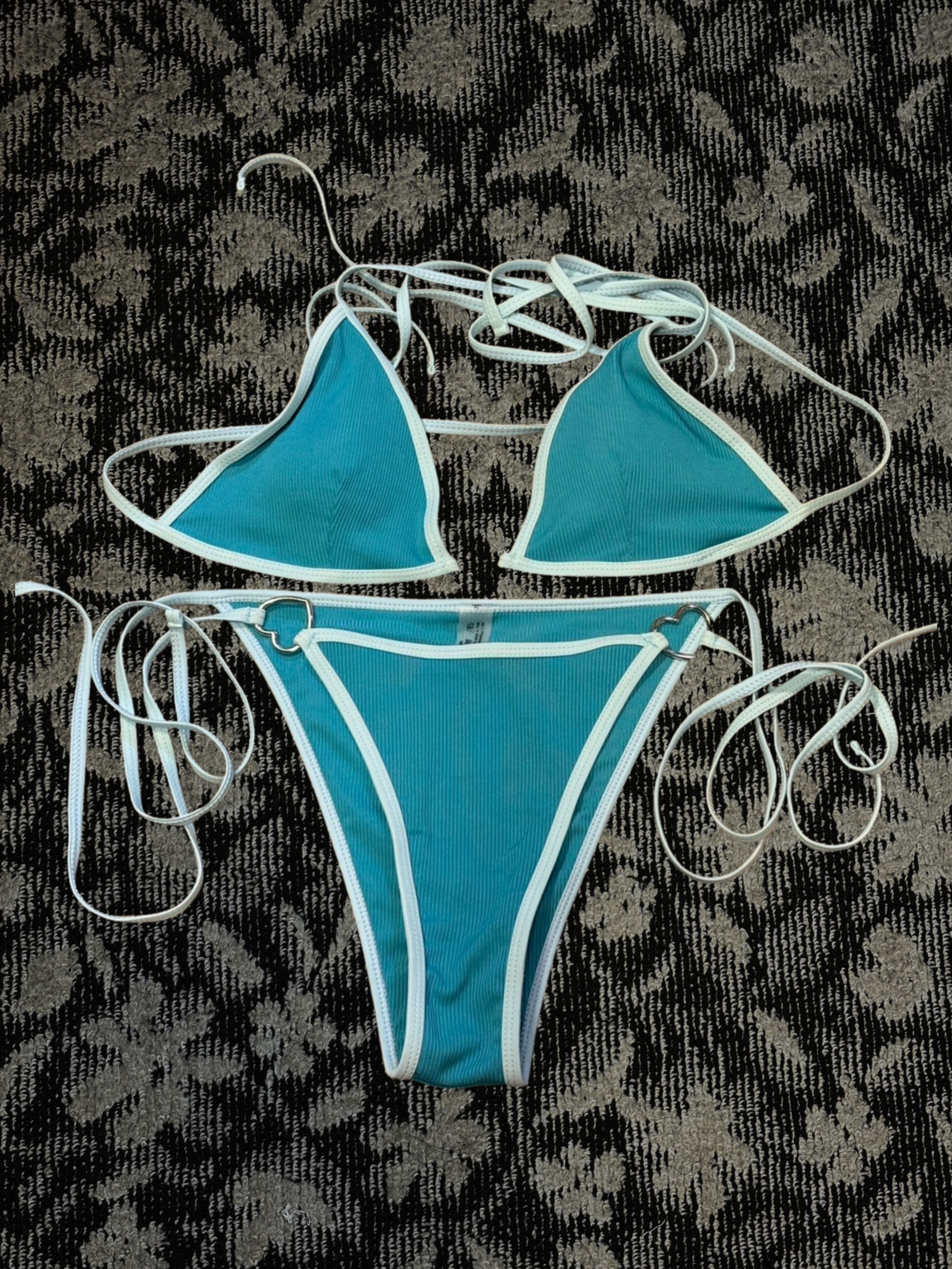 水着(ライトブルーパイピング)