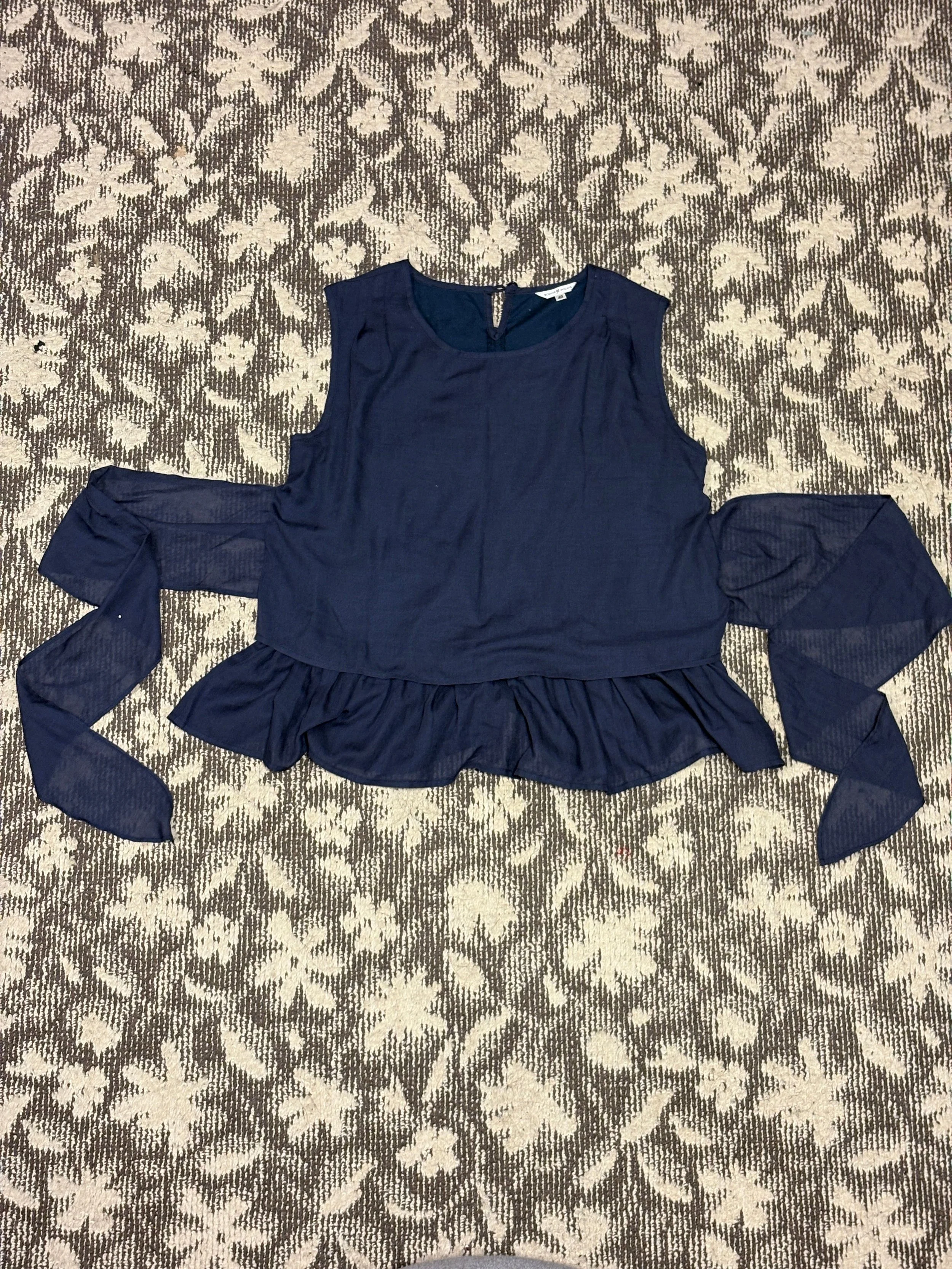 コールドショルダートップス