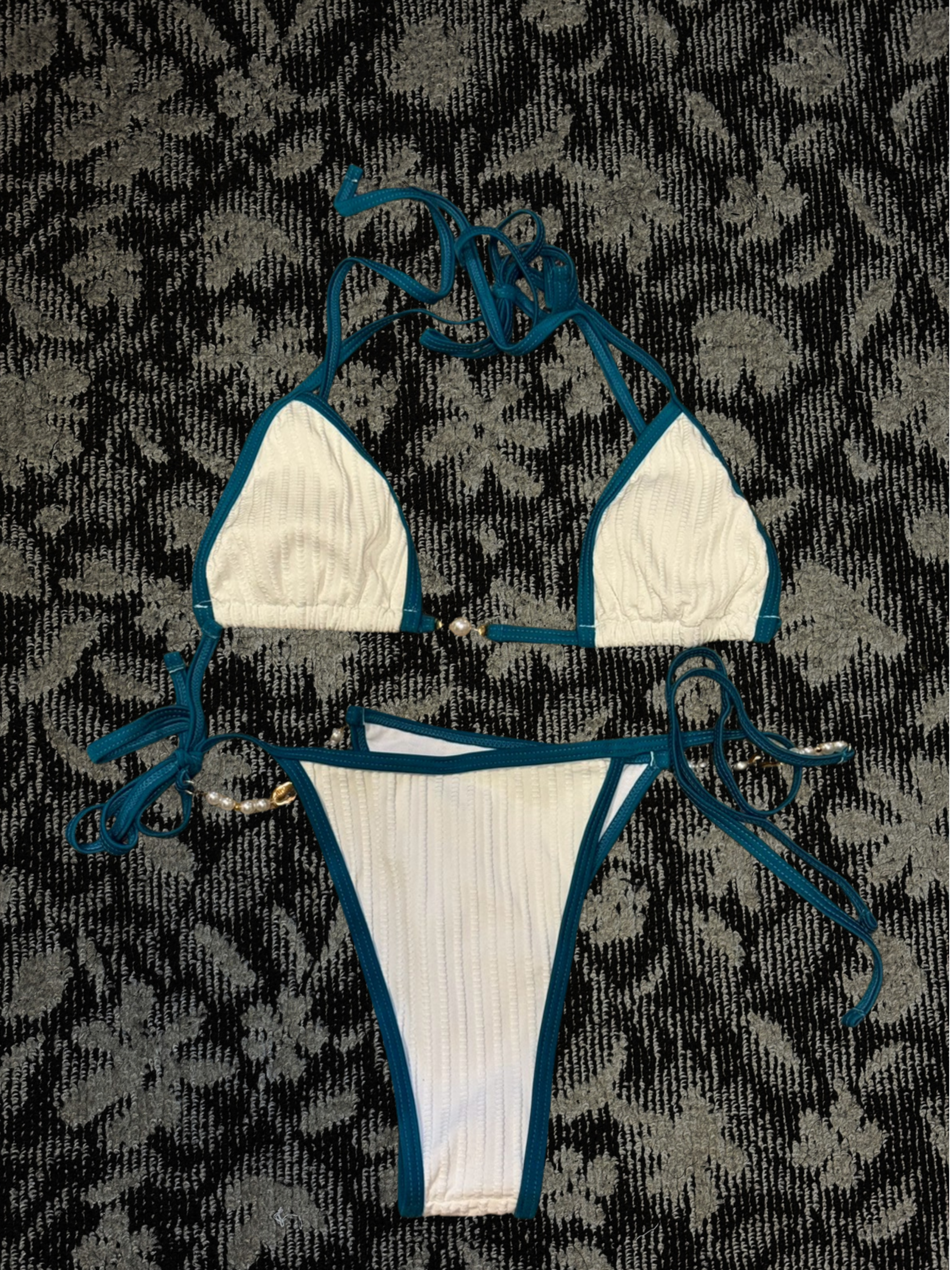 水着(ホワイト×ブルーパイピング)