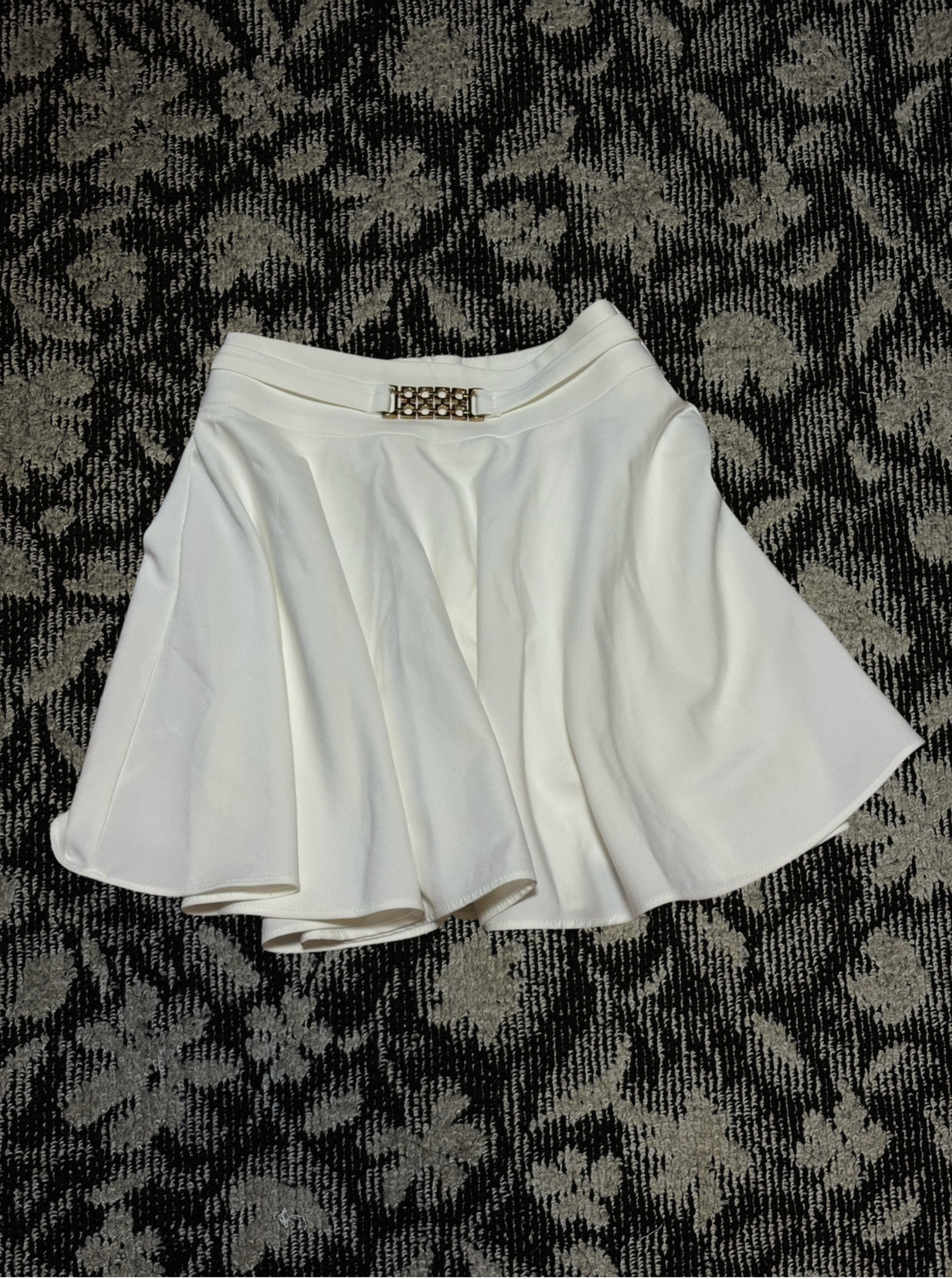 バックルフレアスカート(ホワイト)