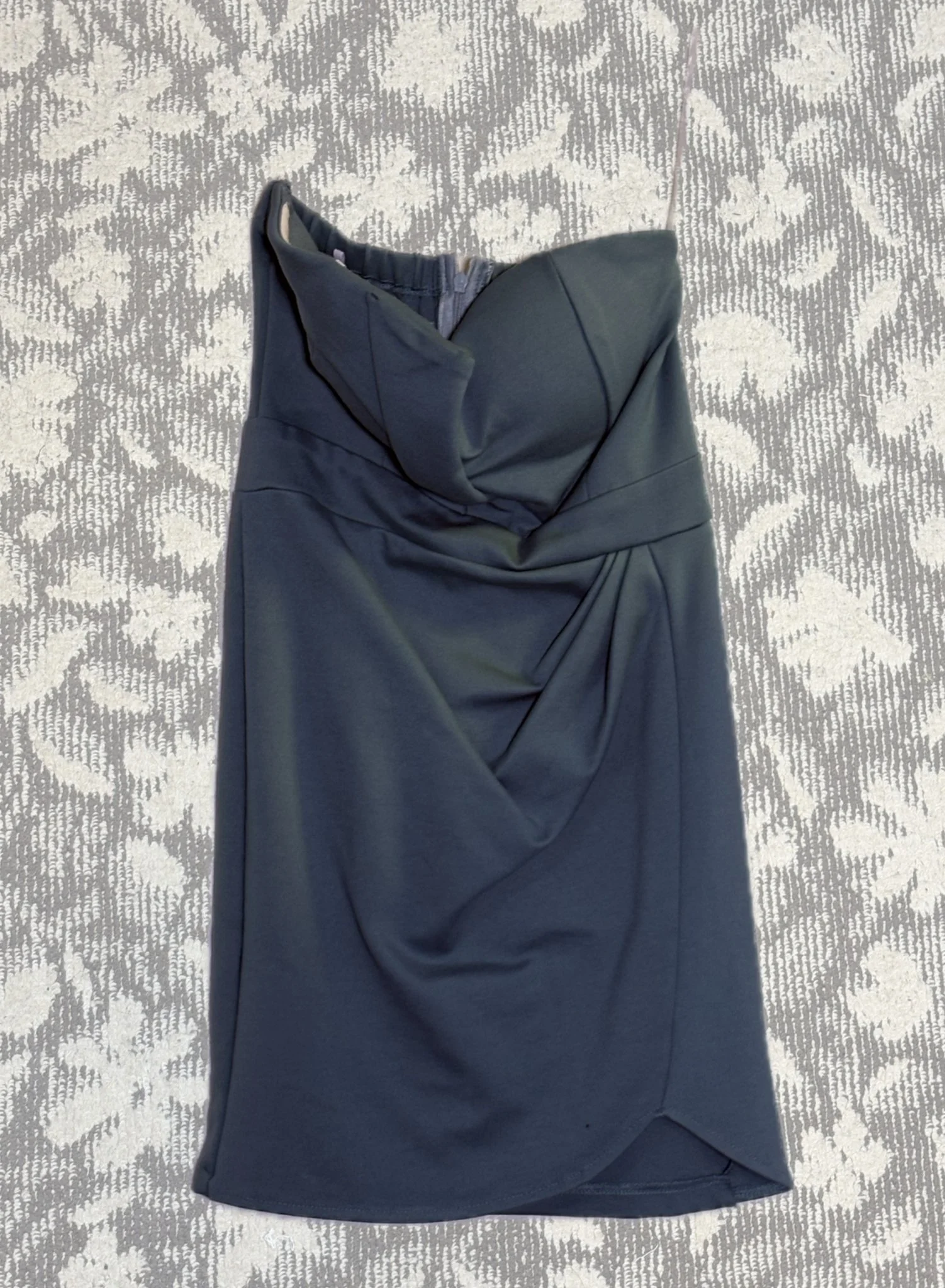 チューブトップワンピース