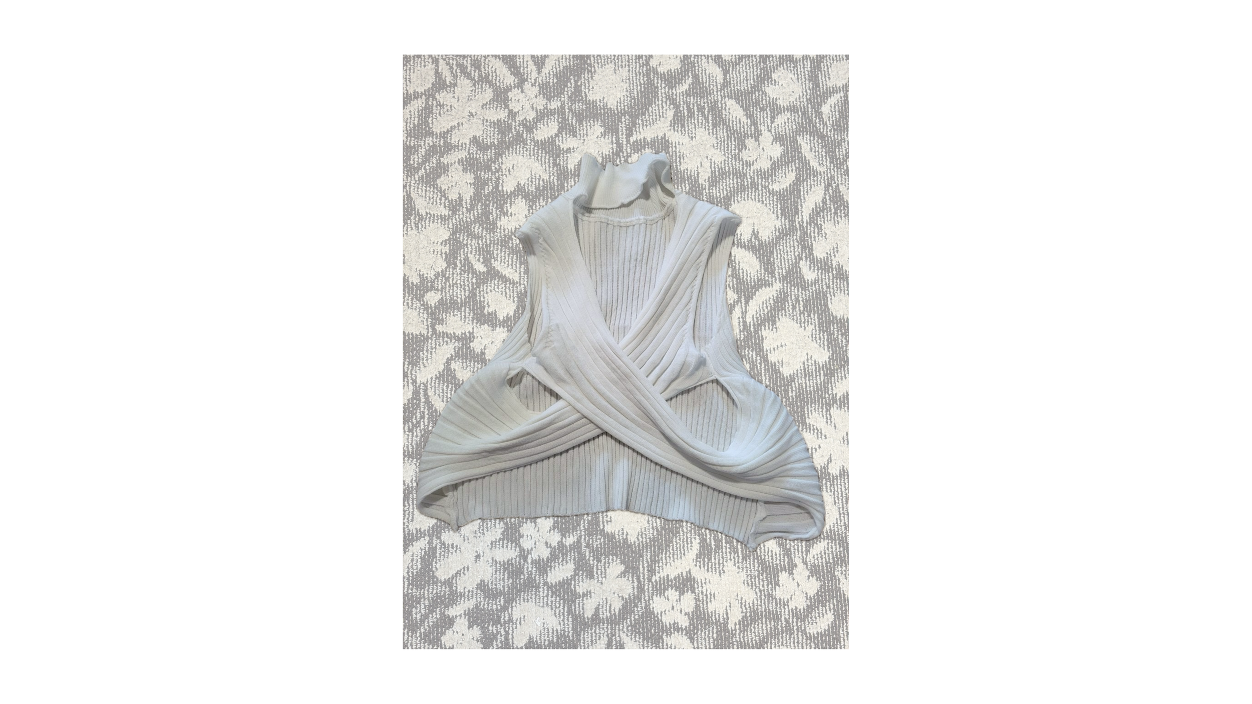 リブニットクロップトップ