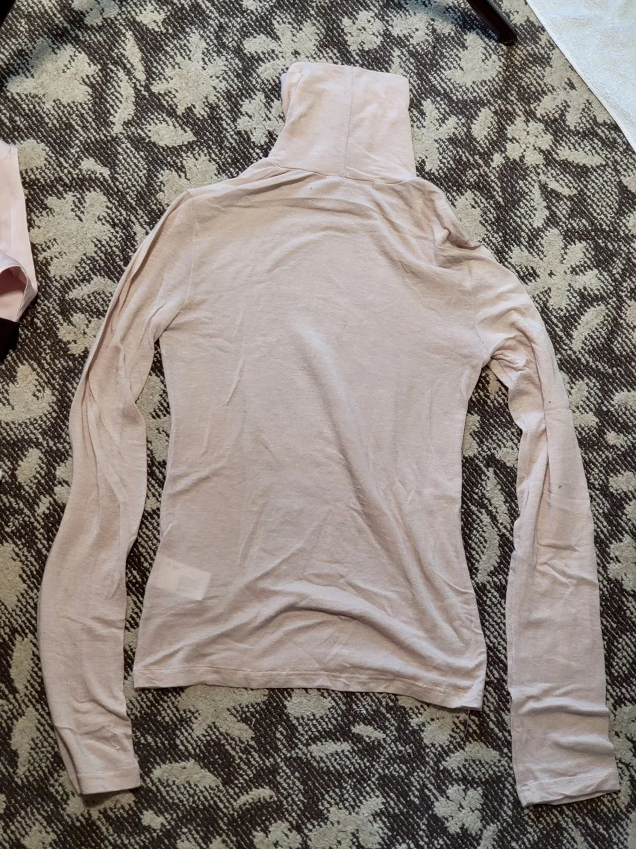 シースルータートルネック