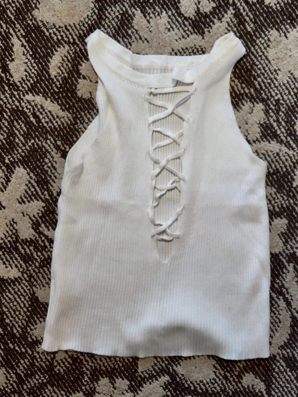 レースアップニットノースリーブ