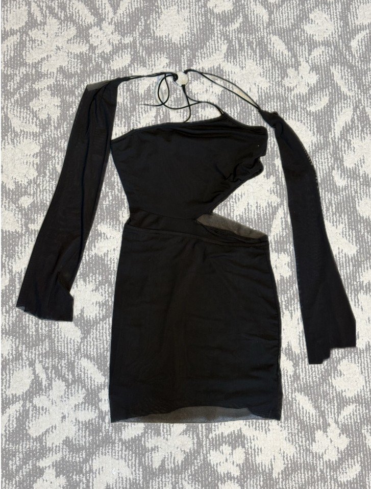 ショルダーカットスリットドレス