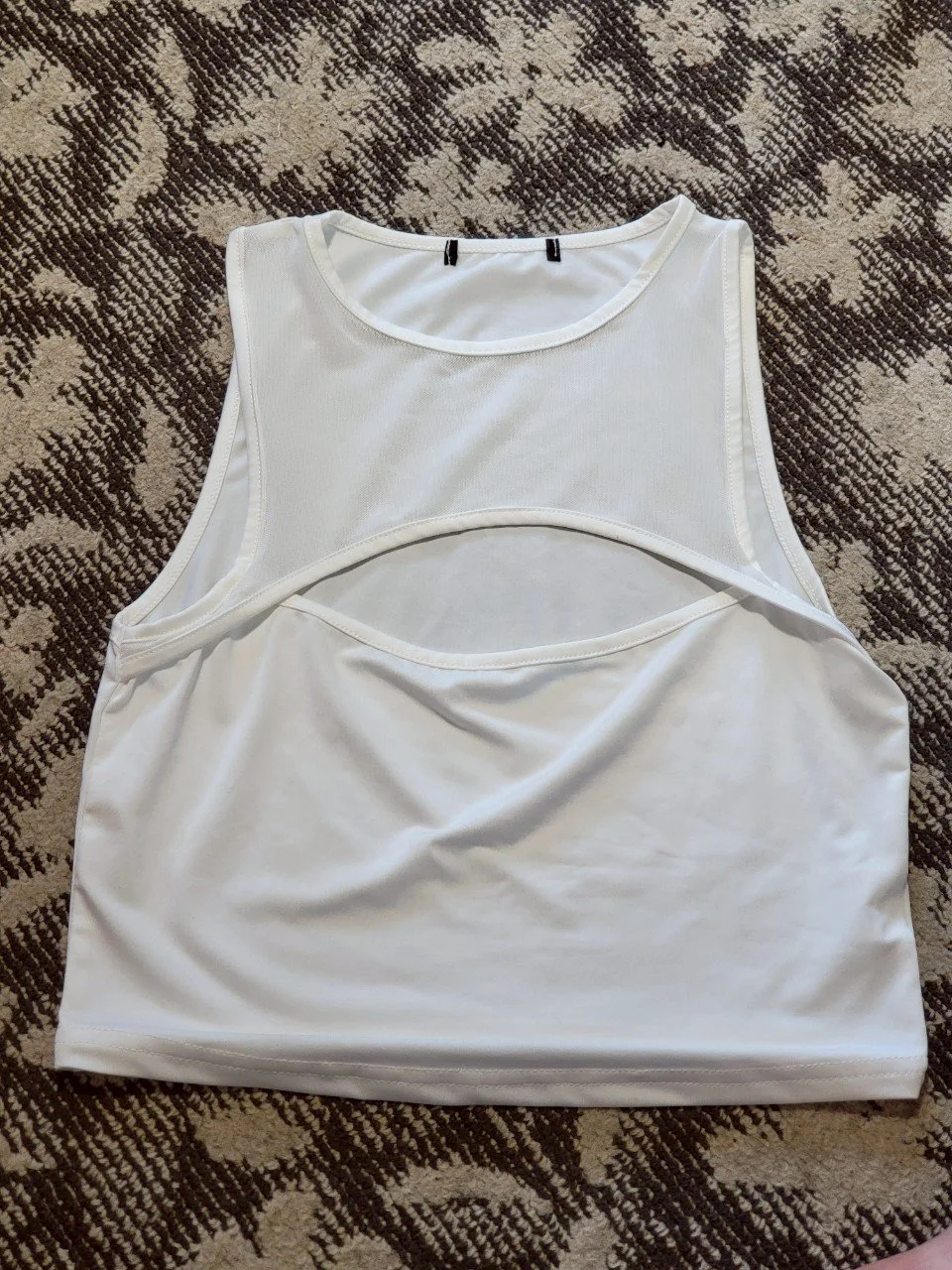 デザインカットアウトタンクトップ