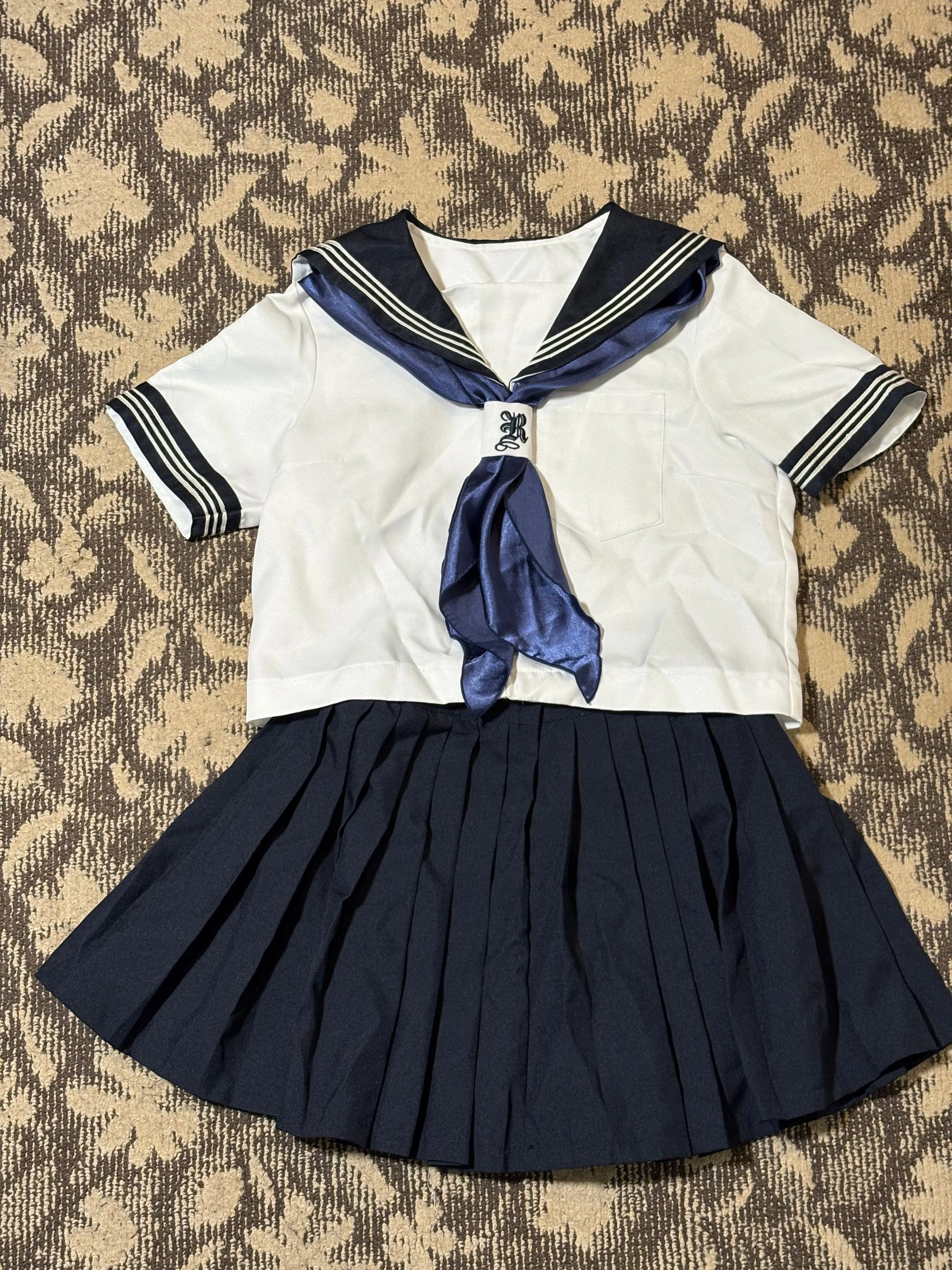 セーラー服（リボン青）