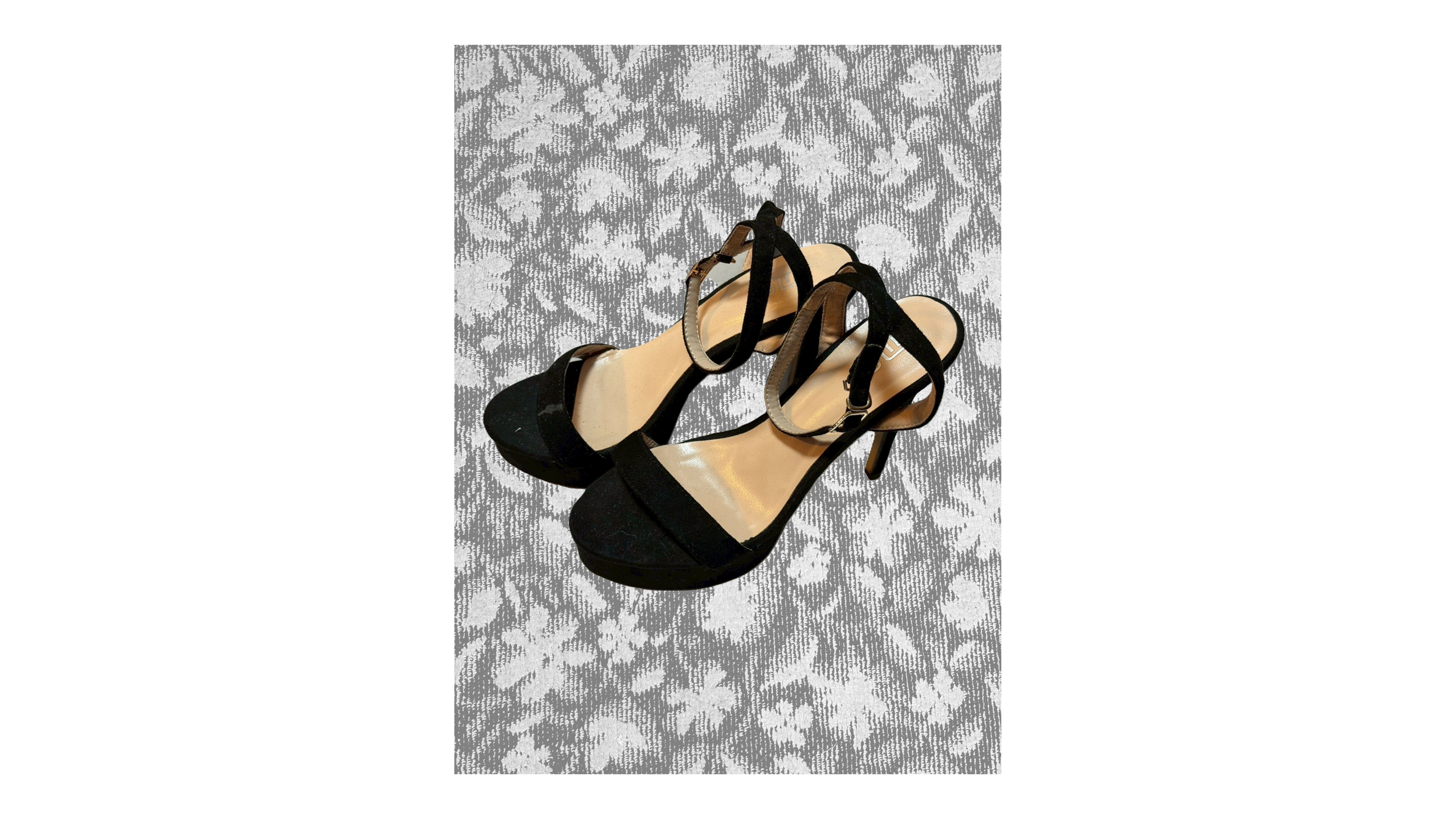 ブラックフリルストラップサンダル