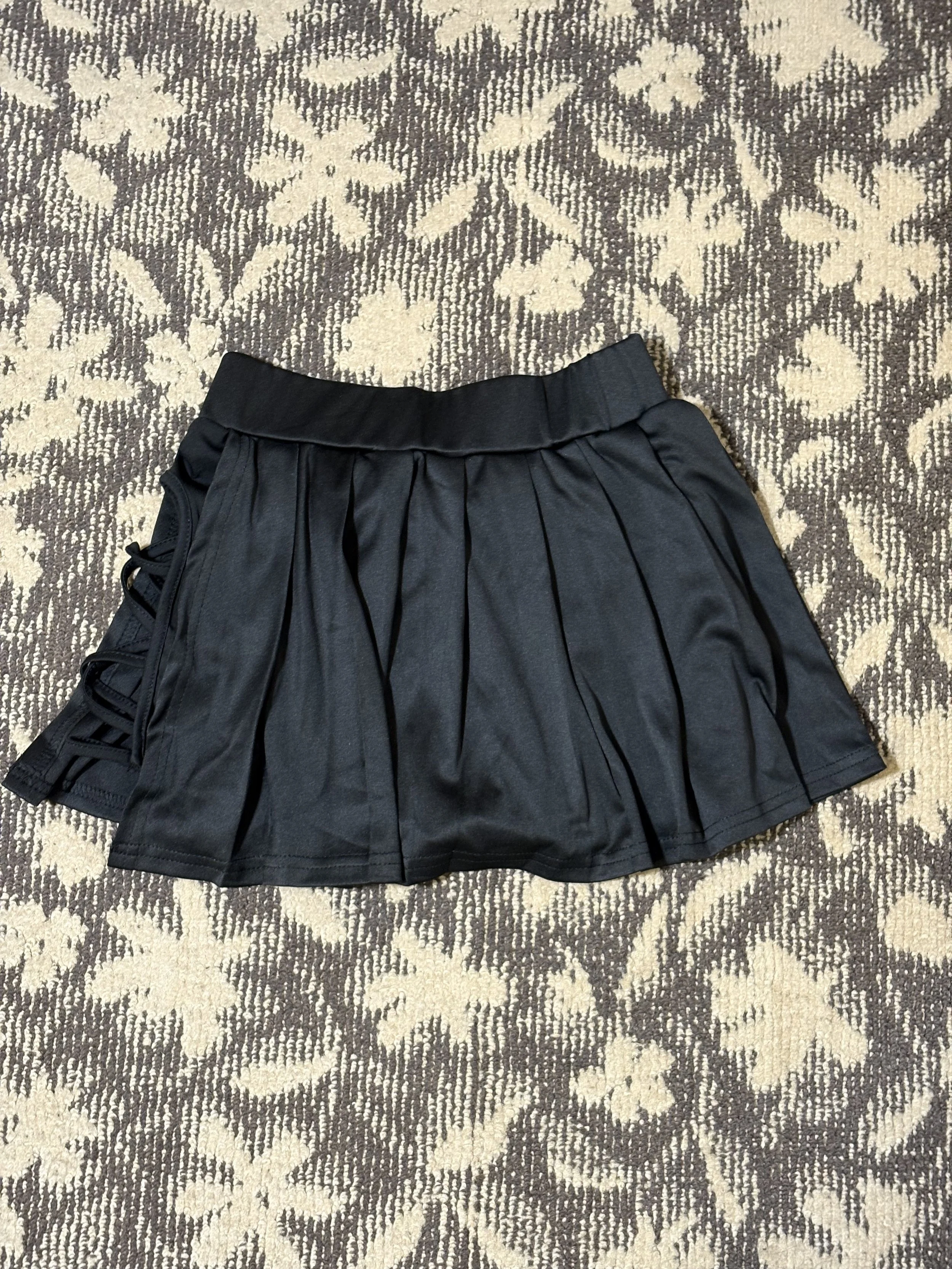 サテンプリーツサイドスリットスカート