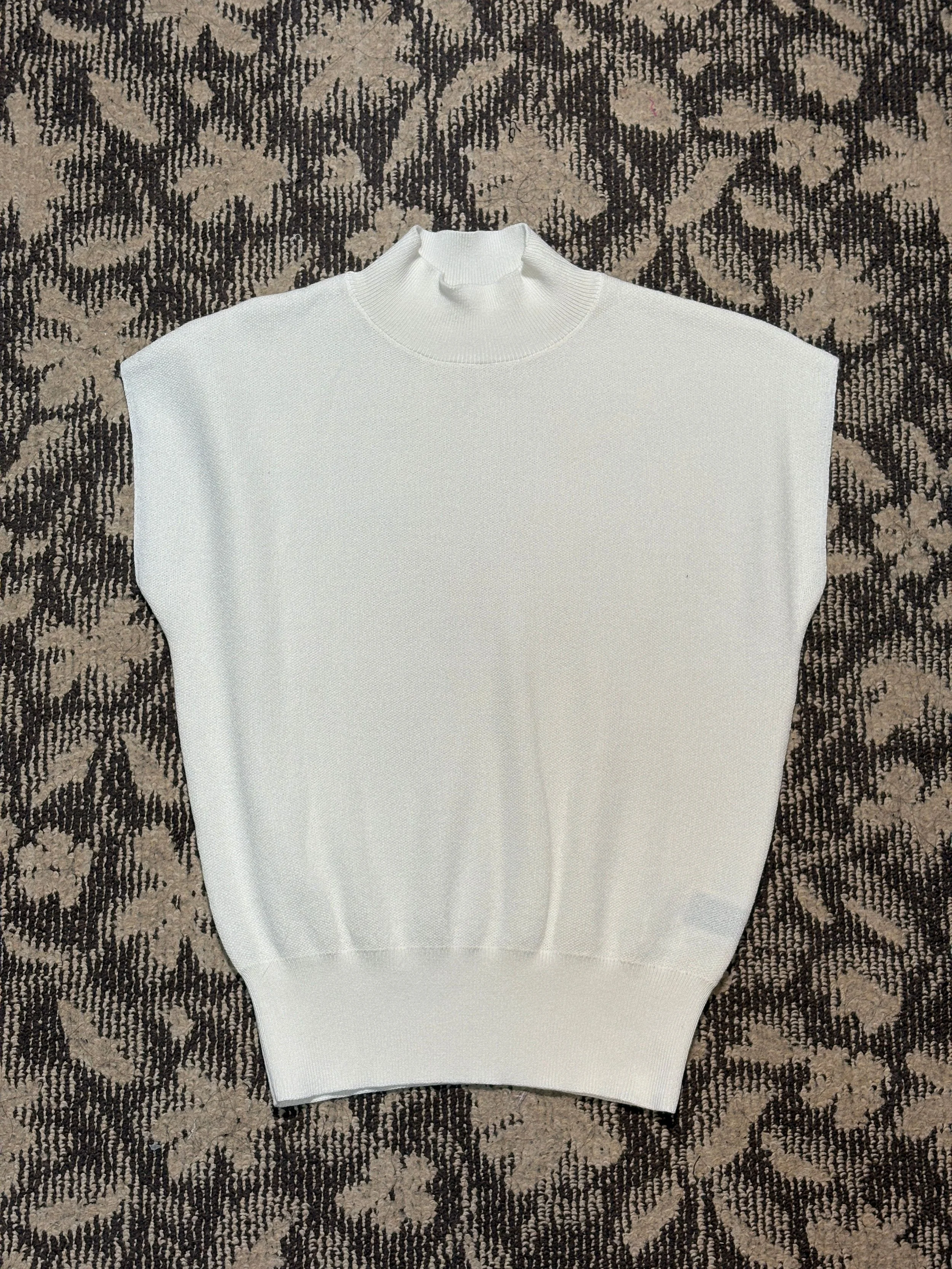 タイトネックノースリーブ（ホワイト）