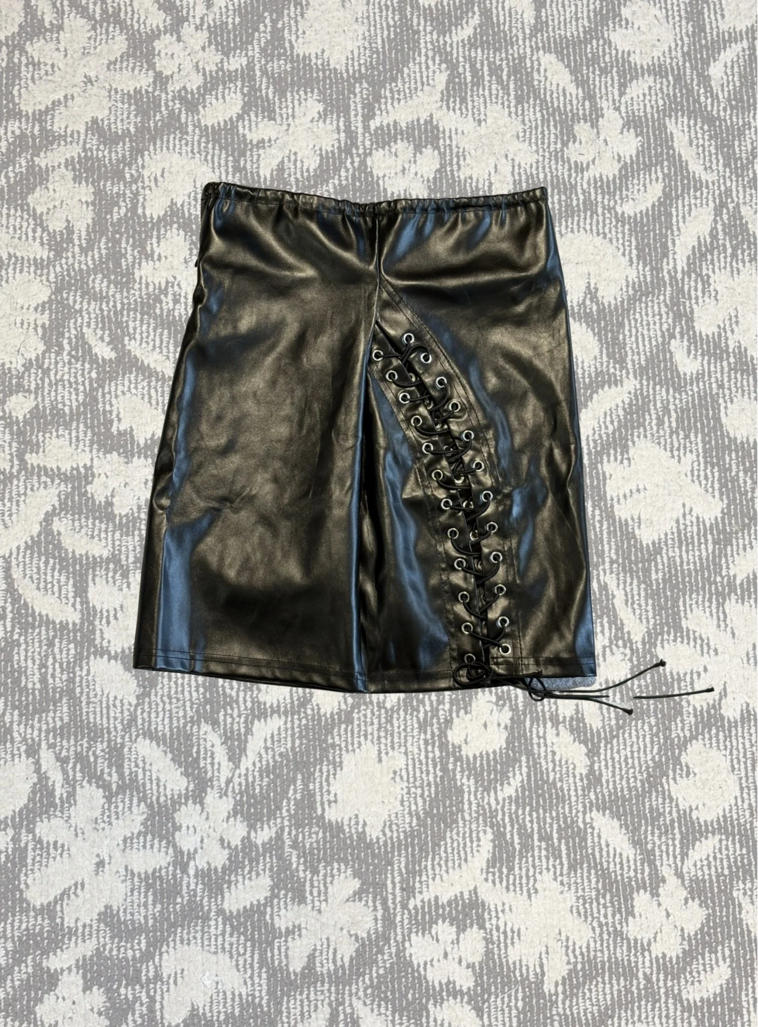 フェイクレザースカート