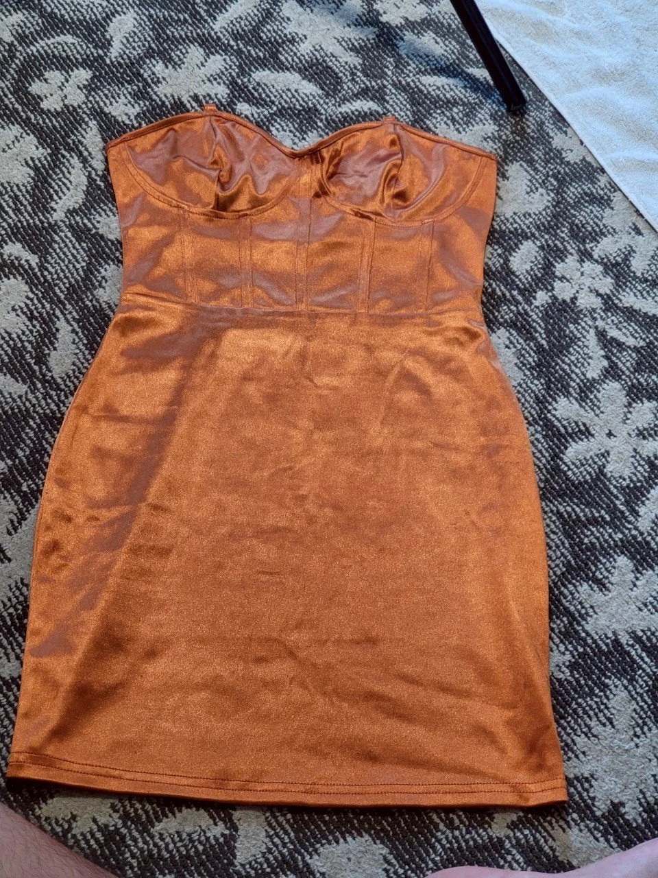 ビスチェサテンドレス