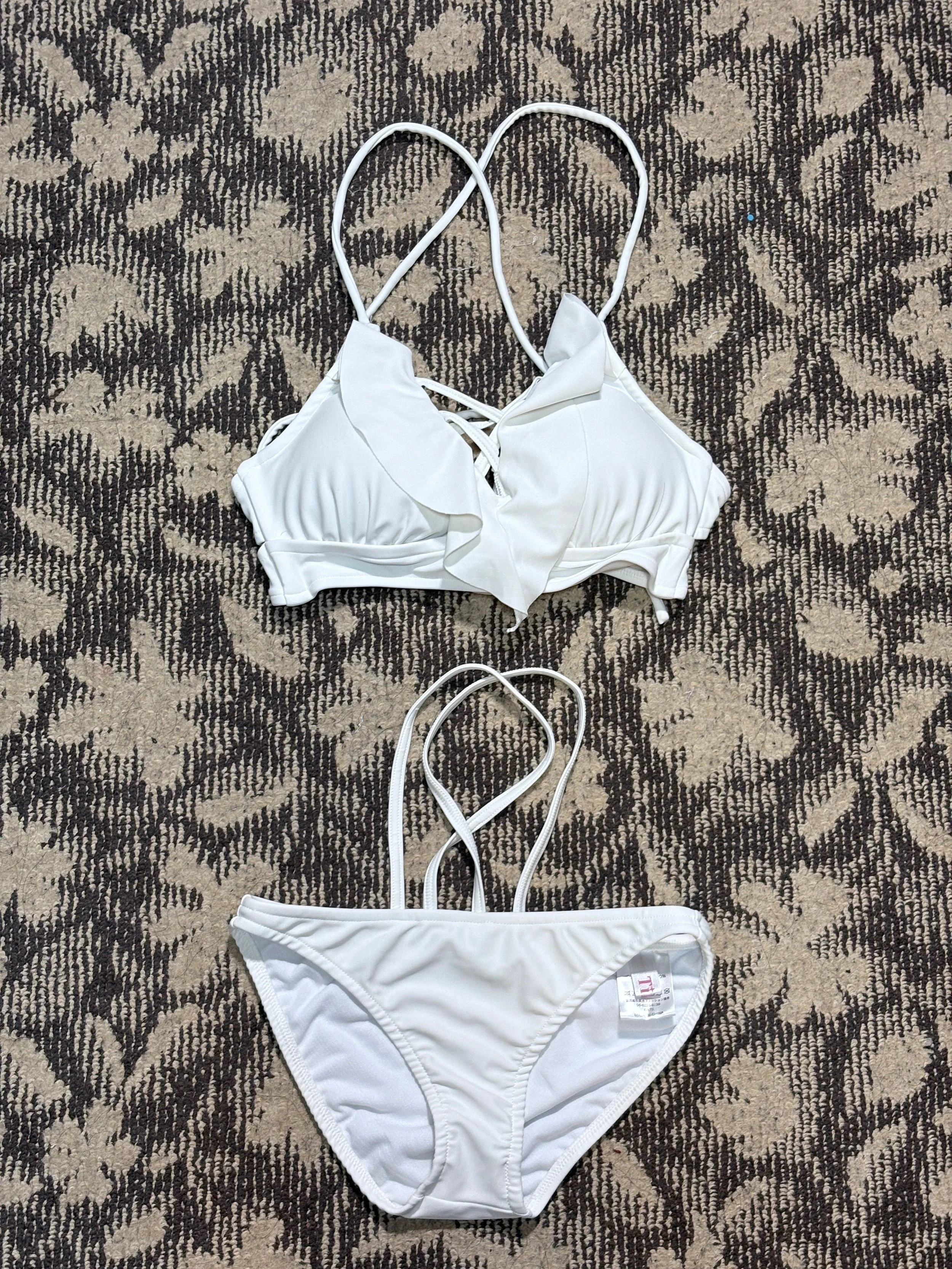 フリル付ビキニ（ホワイト）