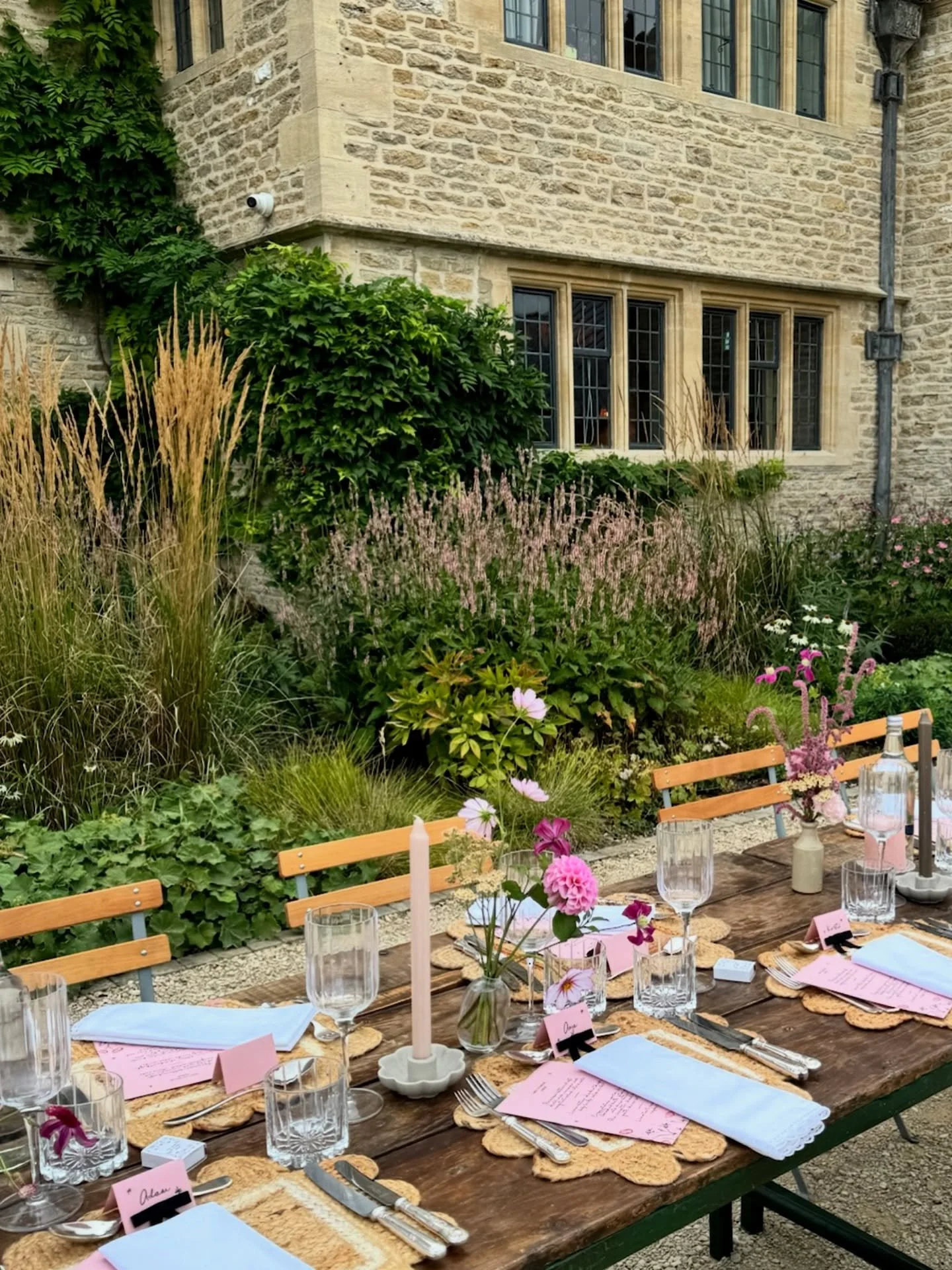 When there is a dinner party to be had and a tablescape to be executed&hellip;.we&rsquo;re are all over it. Vibe check via mood board, curated place settings, hand illustrated stationary, and candle curation. No details gets by us when it comes to a 