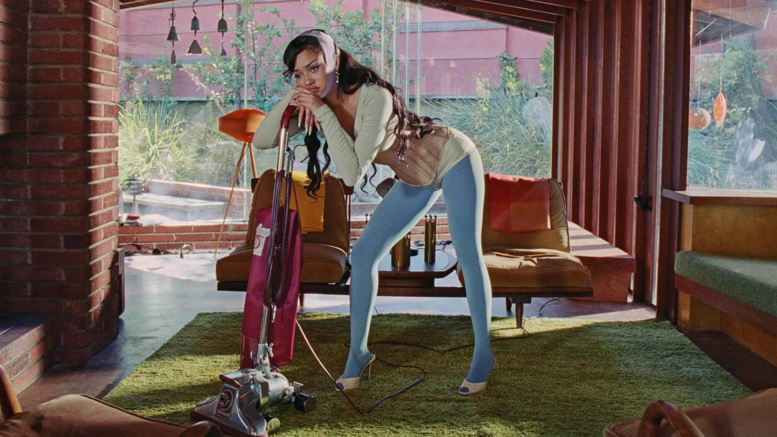 Not Bad featuring Manon