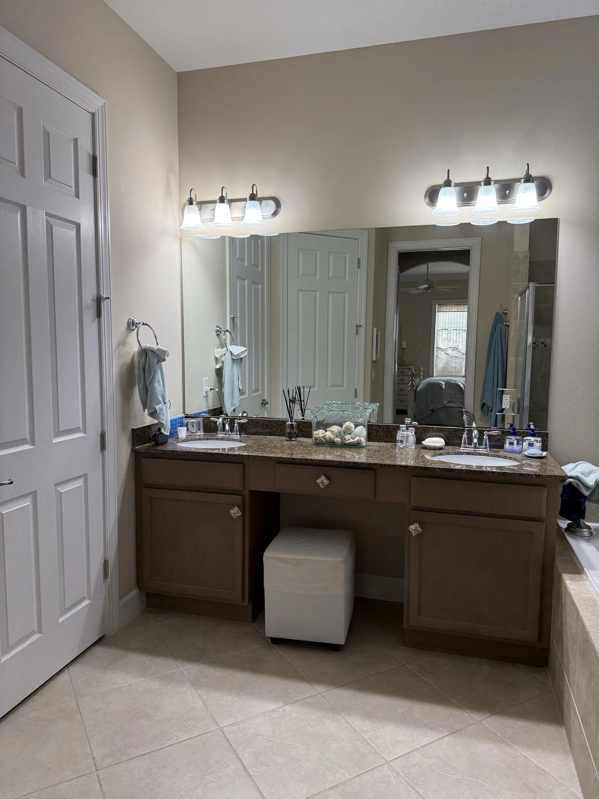 Stonewall Bathroom Before 4.jpg