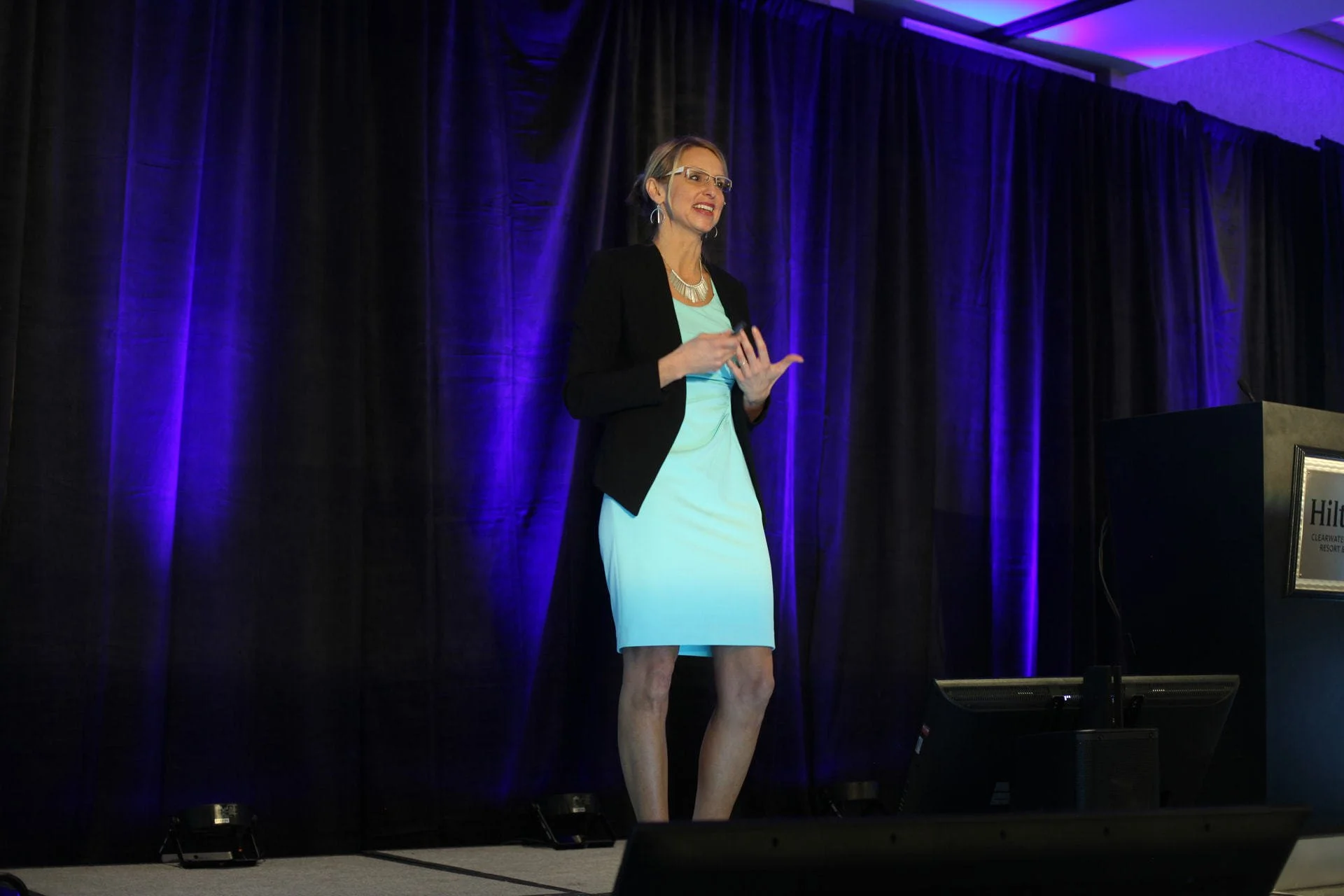 Dr-Erin_Speaker-Site-min.jpg