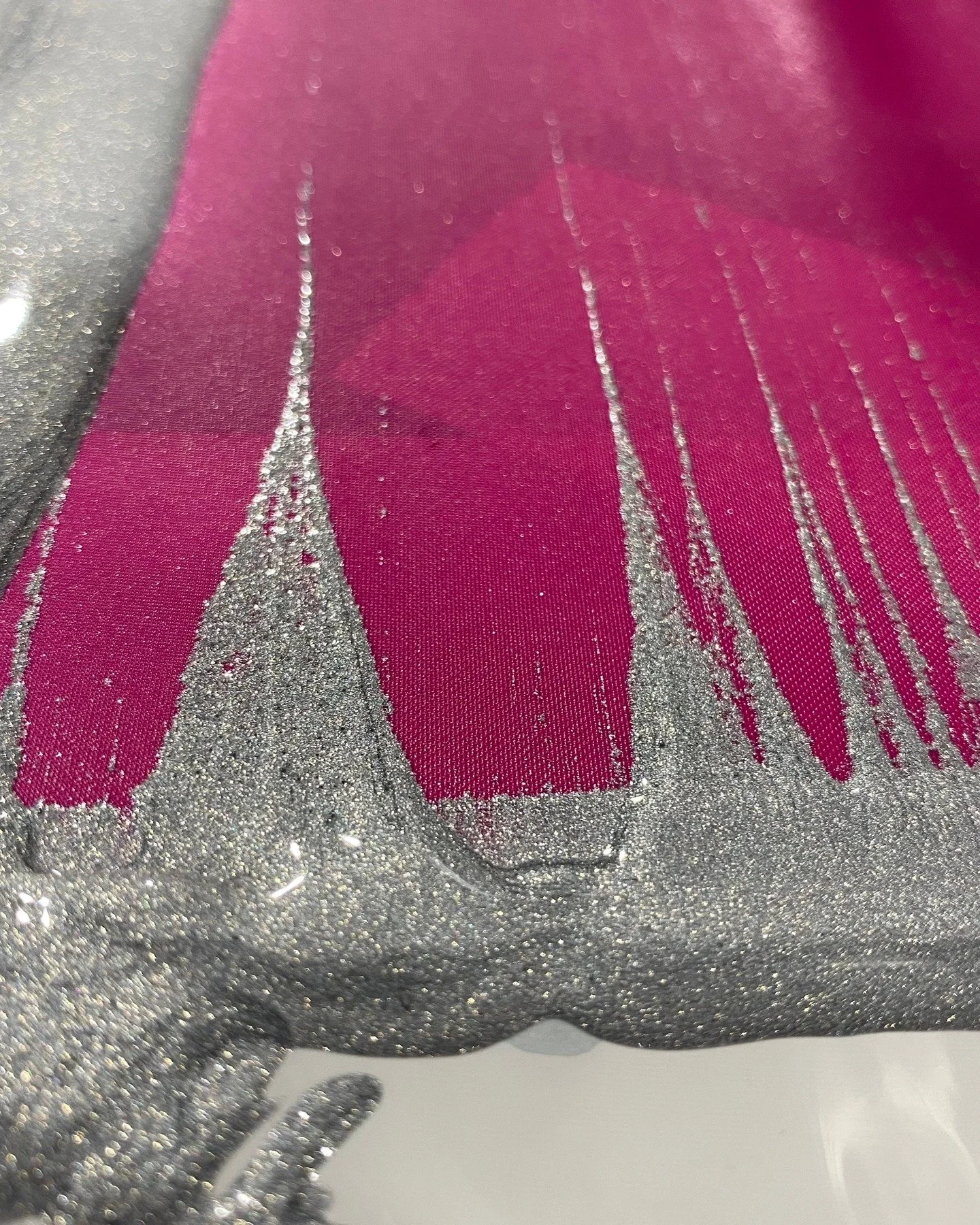 Daylight savings has us down...here's the silver lining. Silver sparkle ink! oooo so shiny.
@motive_movement 

#screenprinting #yeahthatgreenvillesc #tshirtprinting #printlocal